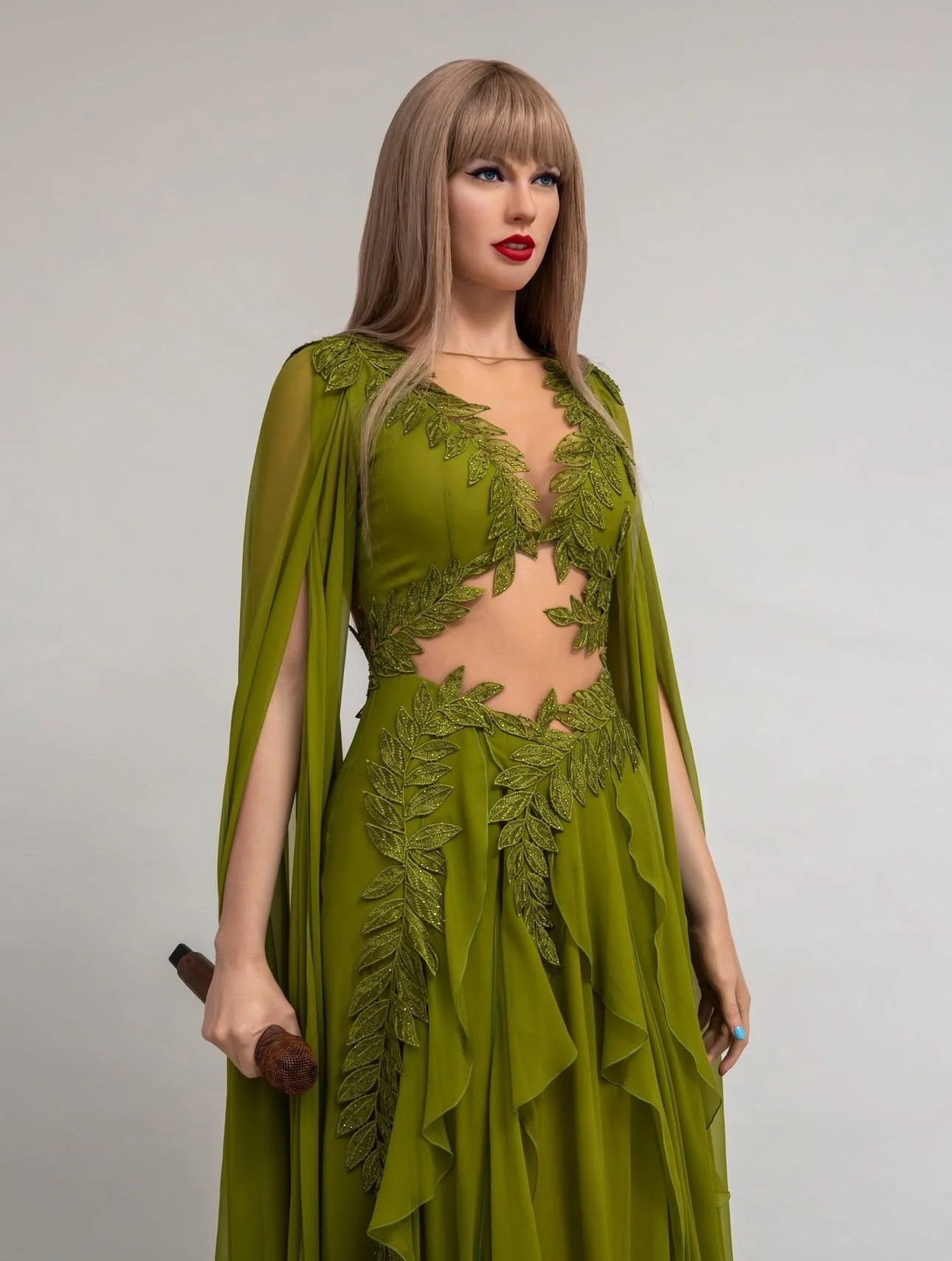 Taylor Swift for MT Hong Kong.
My work included sculptural wax detailing to the eyes, ears, nose and mouth; teeth insertion; surface finishing in preparation for colouring.
Original clay head sculpt by Vicky Beaton.