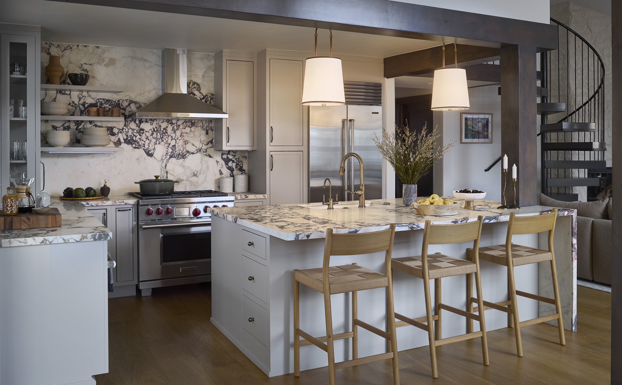 KITCHEN WITH LIGHTS.jpg