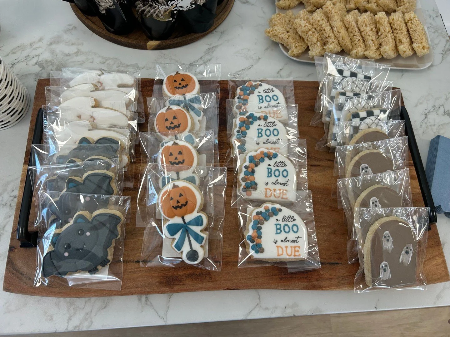 One of my favorite parts of planning? Getting to collaborate with incredible local vendors. Today I want to spotlight @akroncookiecompany. I'm becoming a frequent flyer, picking up cookies from Melissa twice in the past two weeks. Her work is unmatch
