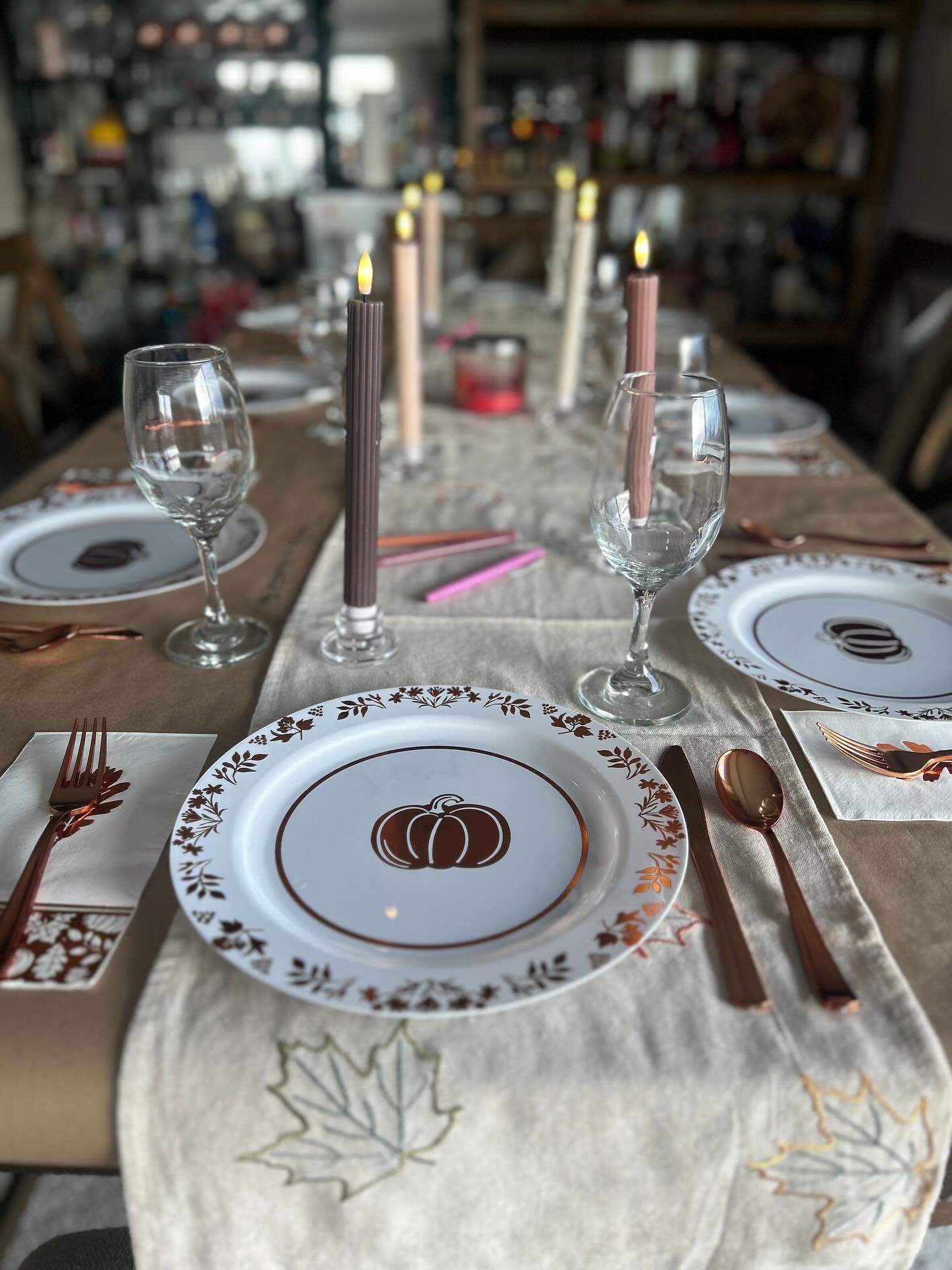 Thankful for good food, loud laughs, and the people who make life feel full. Friendsgiving with my favorites 🤎