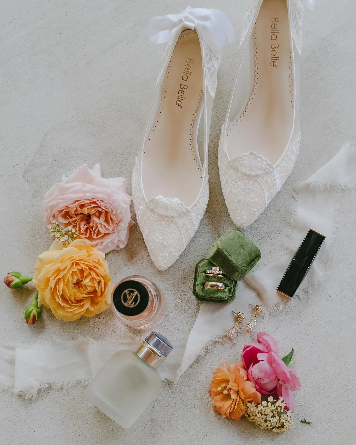 Loved celebrating Alexis + Jacob a couple weeks back at their intimate wedding in Hattiesburg. It was the perfect spring day and everything was bursting with life✨ 

Flowers: @bloomsrentalsandevents 
Venue: @venueinthewoods