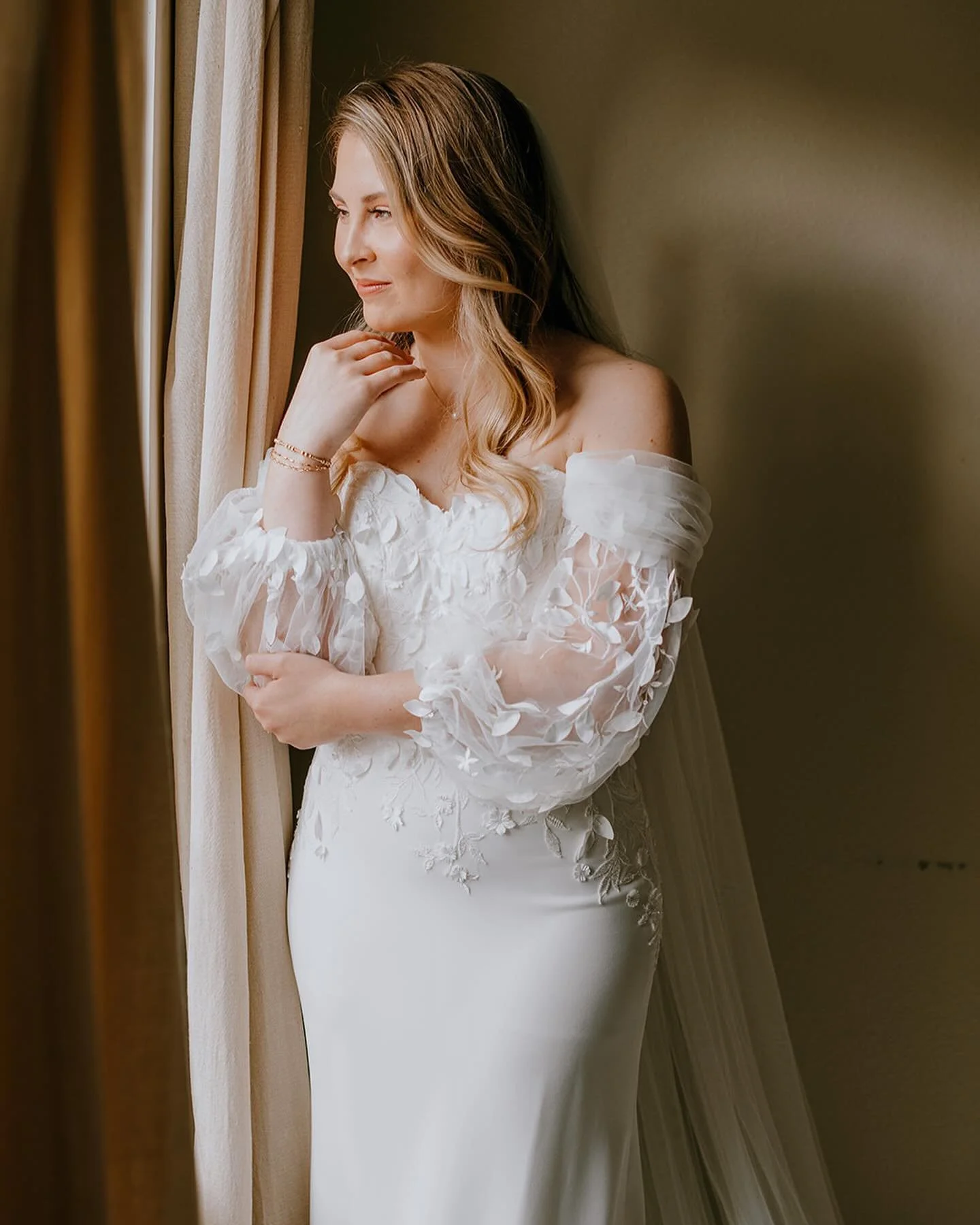 More sweet lil moments from Mallory + Greg&rsquo;s December day🤍✨
