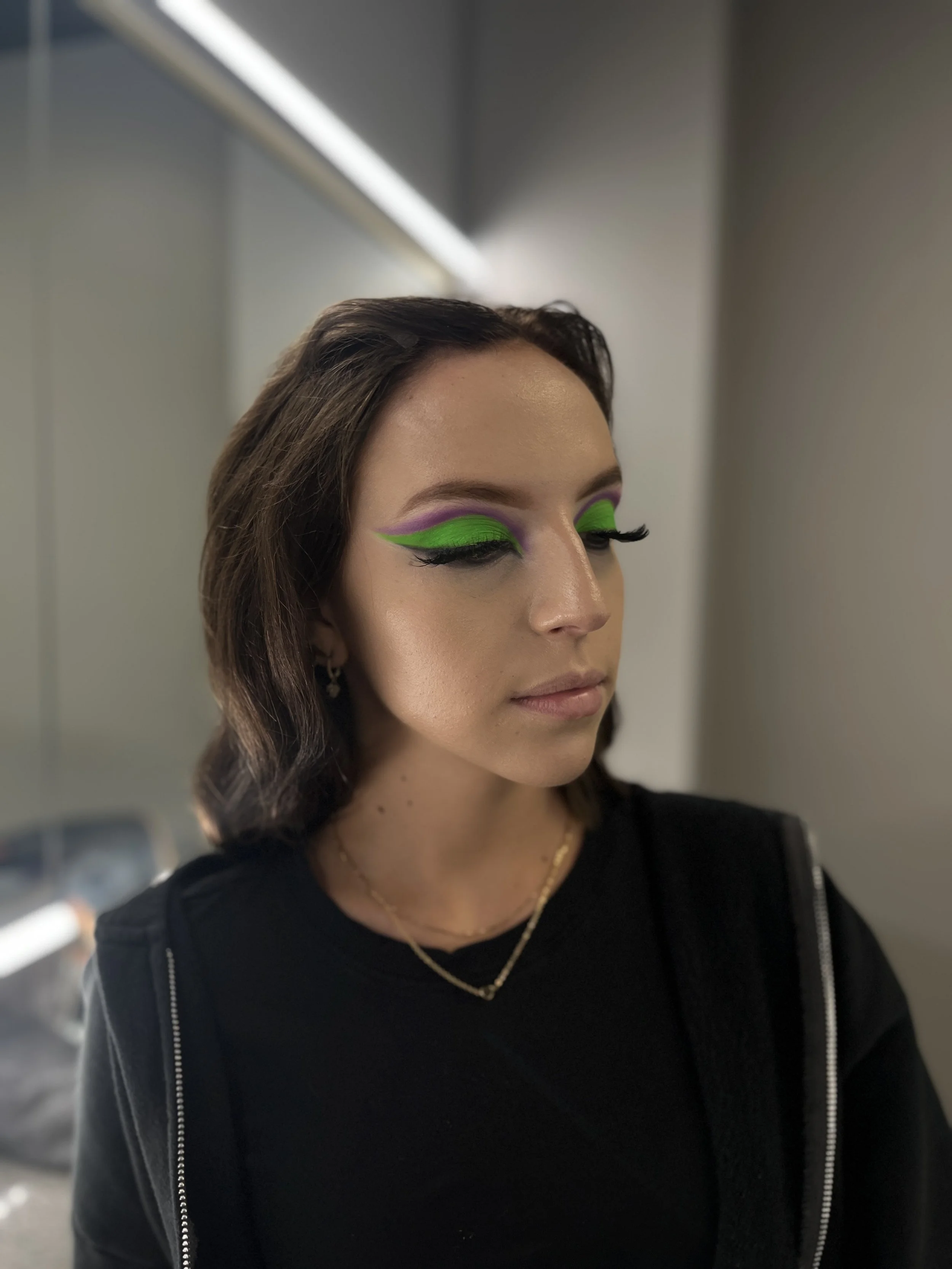 neon liner cut crease