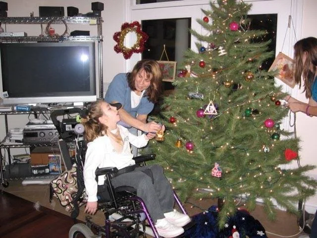 2009 decorating the tree