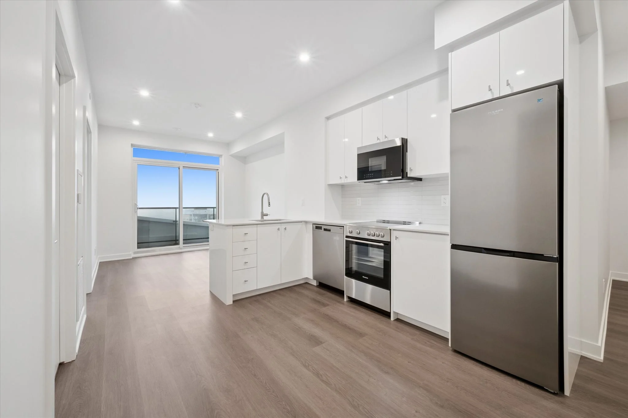 17-Wellington St S Unit 2901 004.jpg
