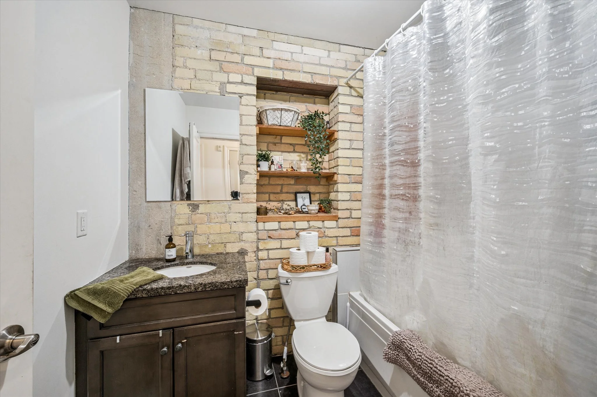 11-Concession St Unit 108 011.jpg
