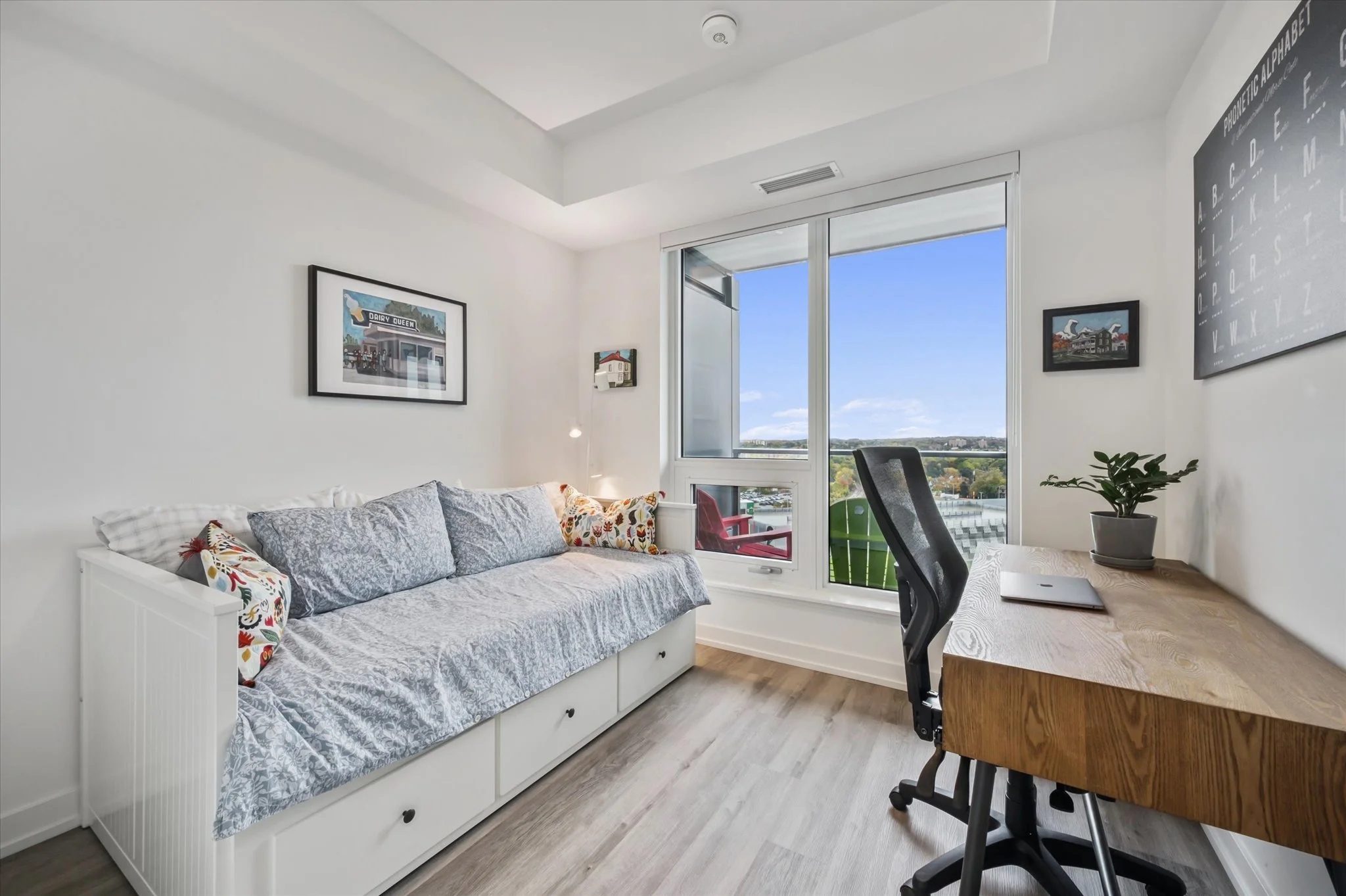 054-Wellington St S #909 010.jpg