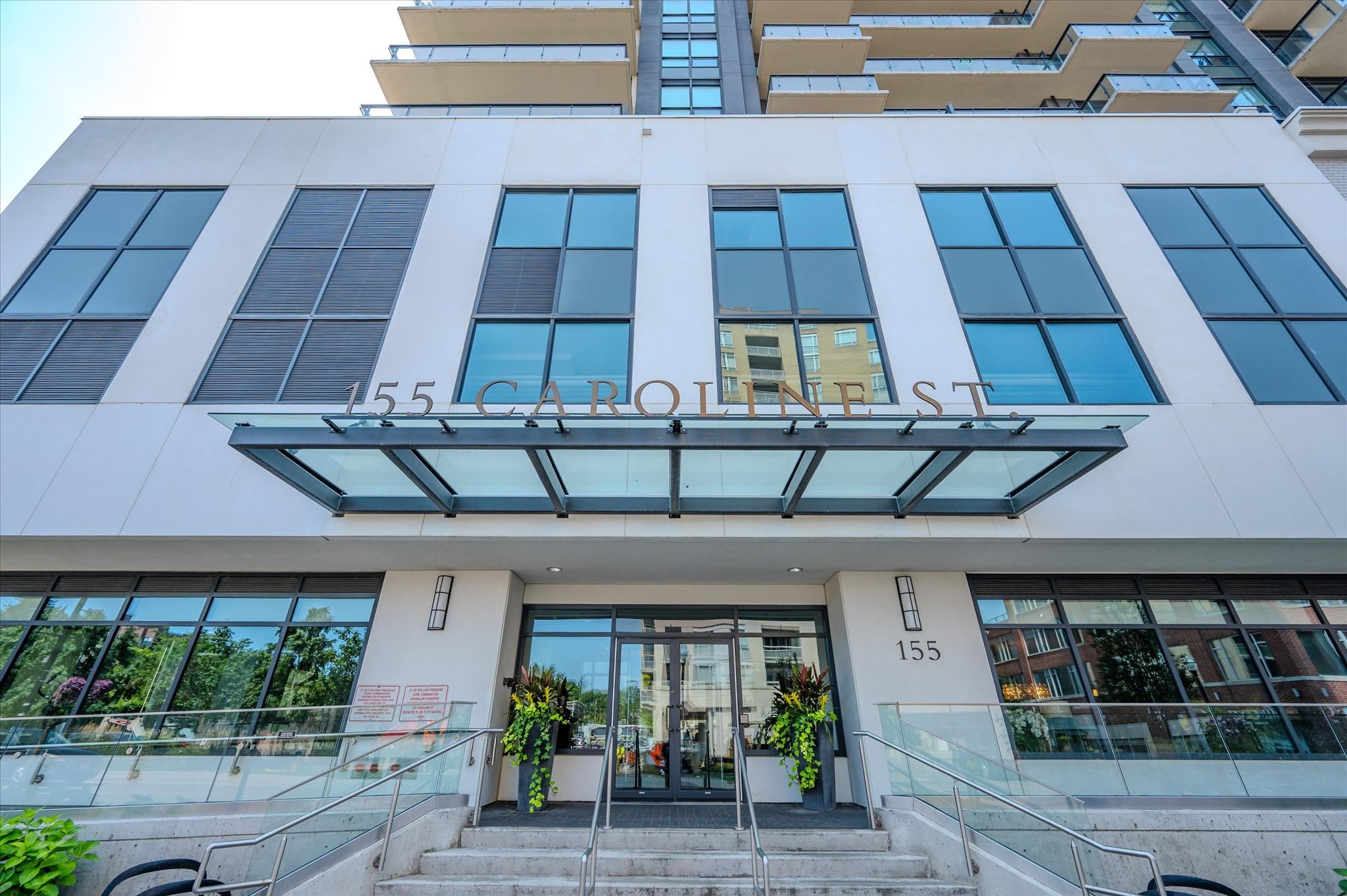1807-155 Caroline St. S.