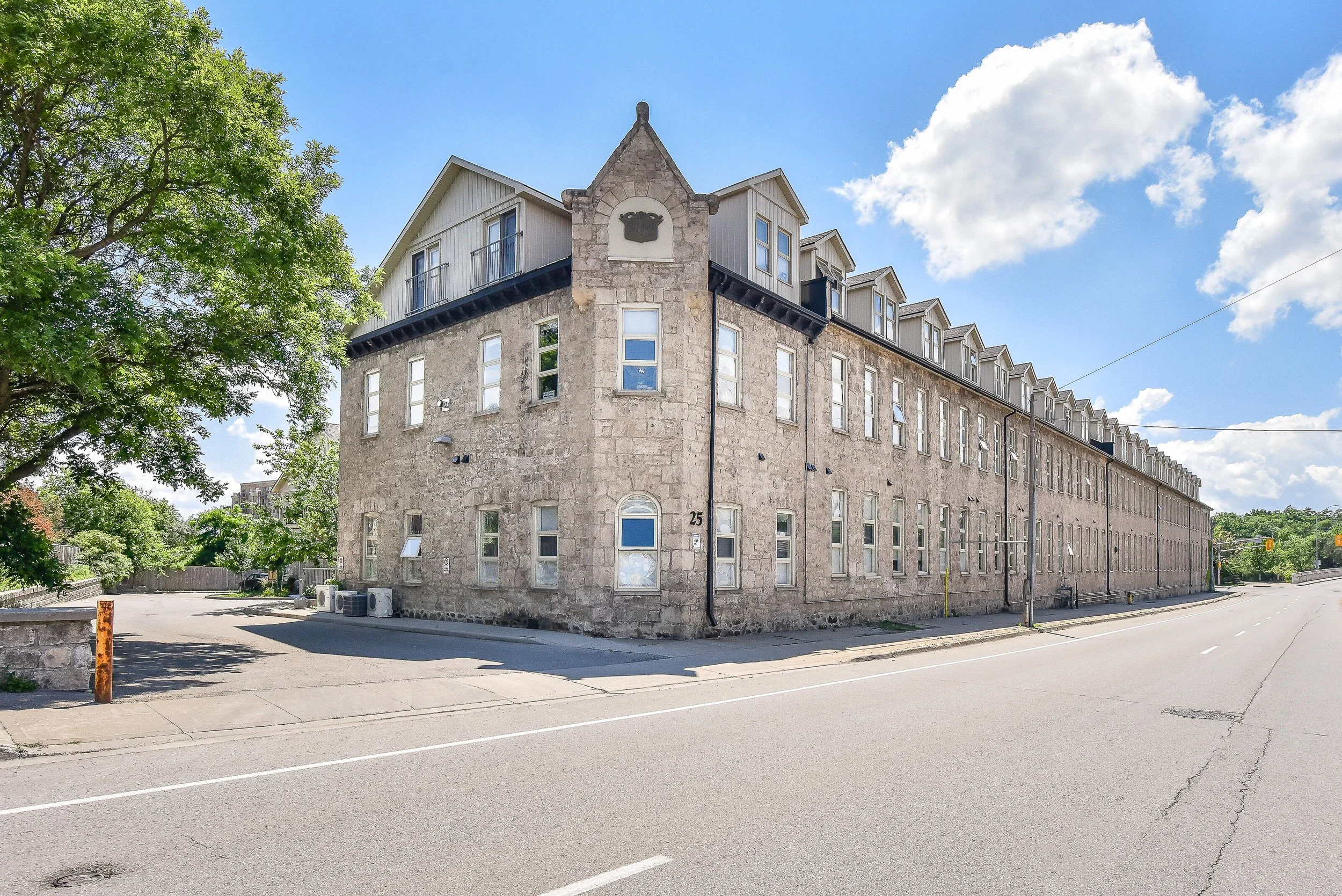 108-25 Concession St.