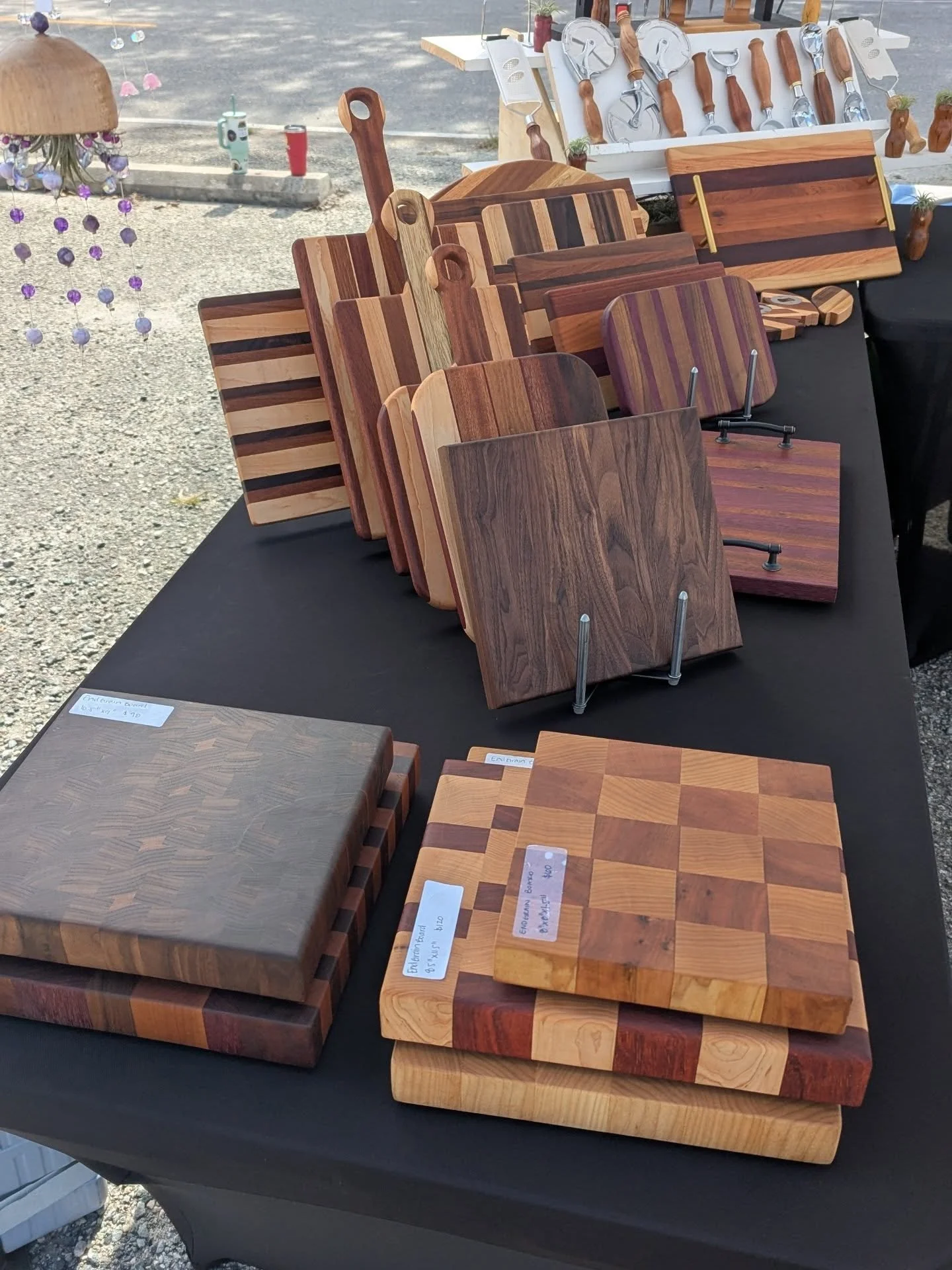 Come out and find us on this windy Sunday! We have cutting boards, charcuterie boards, pepper mills, bottle stoppers, bottle openers, magnets, pens, book buddies and some wall art!! There are plenty of other awesome vendors here as well!!
.
#woodwork