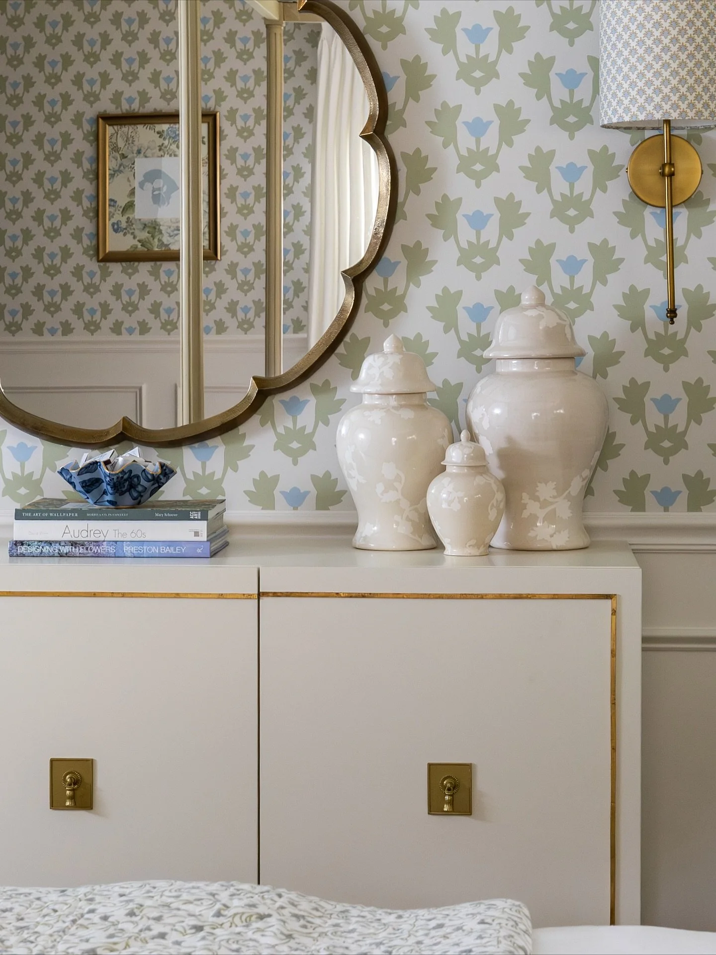 Stunning primary details and personal touches ✨ @maeddesignsco 

#carmelinteriordesigner #carmelindiana #interiordesignphotographer