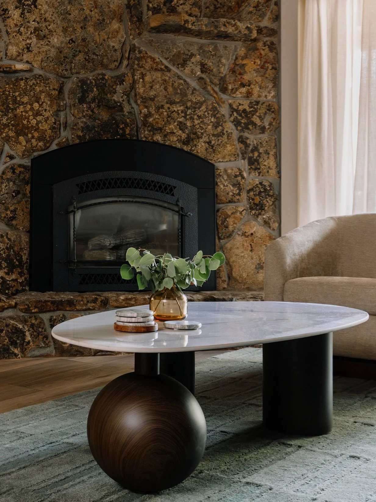 A few more favorites from Summit Haven - coming soon hosted by @travelwithprism 🏔️ Check them out if you need a place to stay in Steamboat Springs! 

Design @tylerknox123 
Photo @indymediaco 

#interiordesignphotographer #indyinteriors #coloradointe