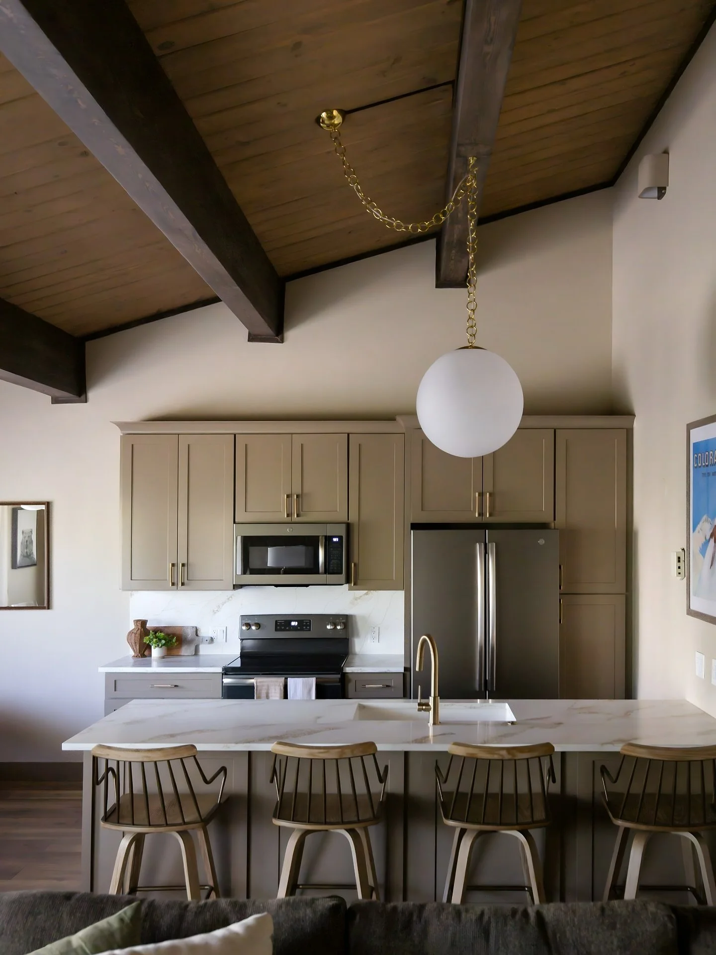 It was a whirlwind weekend in Steamboat shooting Summit Haven for @travelwithprism - more coming soon! 

Tyler renovated and furnished this ski condo just blocks from the lift, and I can&rsquo;t wait to go back this winter for more ❄️🎿

Design @tyle