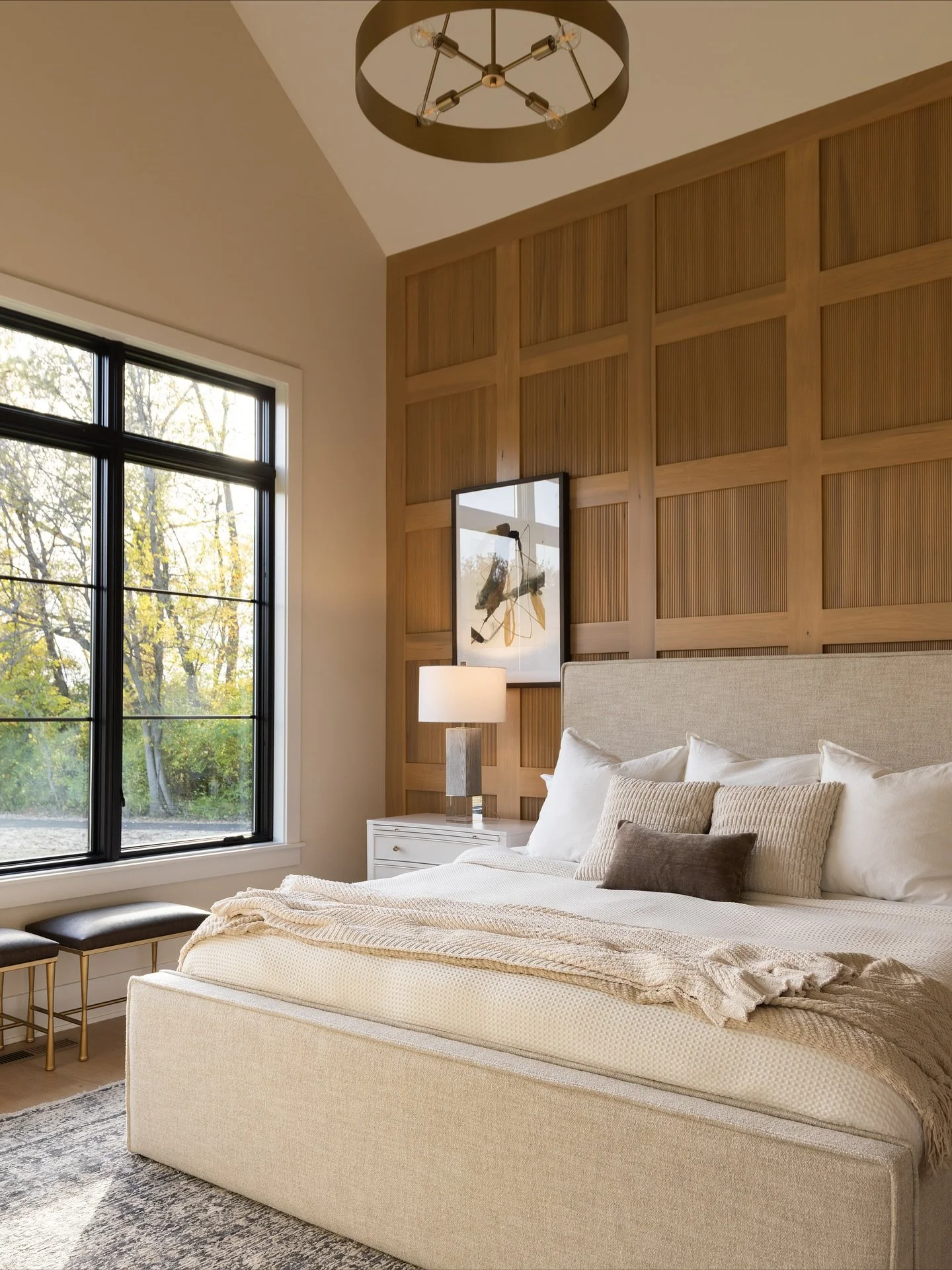 ☀️ South facing windows in a primary suite are always a good idea 

Design @everythinghomedesigns 
Builder @oldtowndesigngroup 
Photo @indymediaco 

#indyphotographer #indianadesignphotographer #interiordesign #interiordesignphotographer #indyinterio