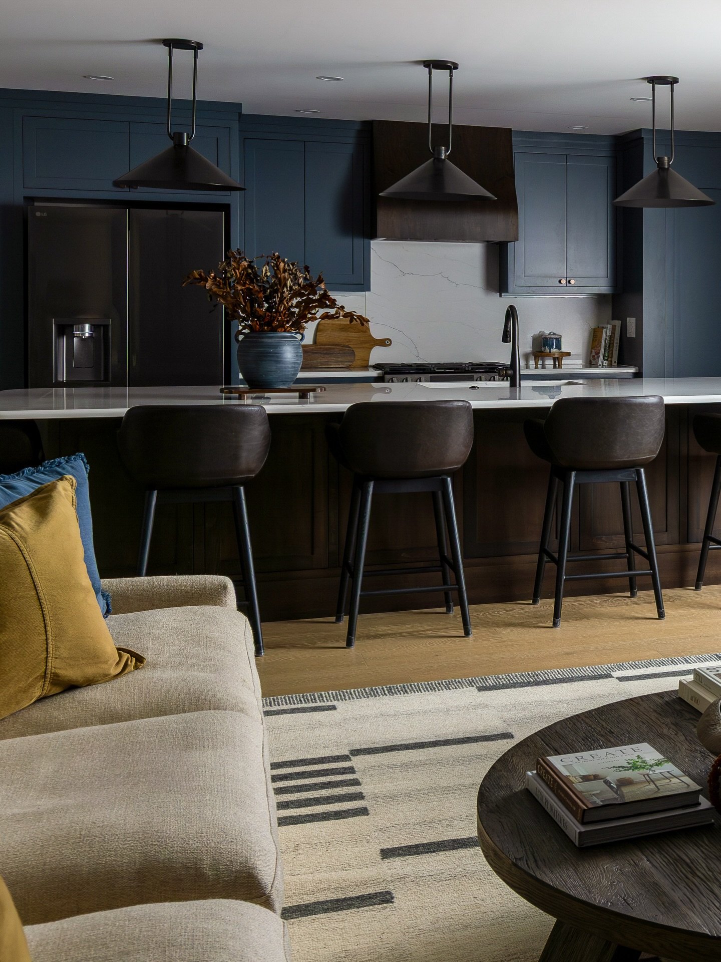 A moody, masculine remodel photographed for @josiekeainteriors 

#interiordesignphotography #kitchenremodel #indyhomes #josiekeainteriors #indymediaco #indianaphotographer #interiorphotography #kitcheninspiration