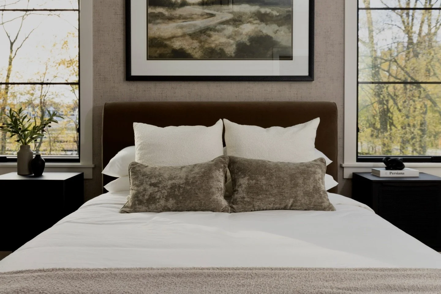 ☀️ This west-facing bedroom steals the show when the sun starts to set. Easily one of my favorite rooms Sarah designed for the newest model home at Springwater in Westfield! 

Design @everythinghomedesigns @sarahbhanje 
Builder @oldtowndesigngroup 
P