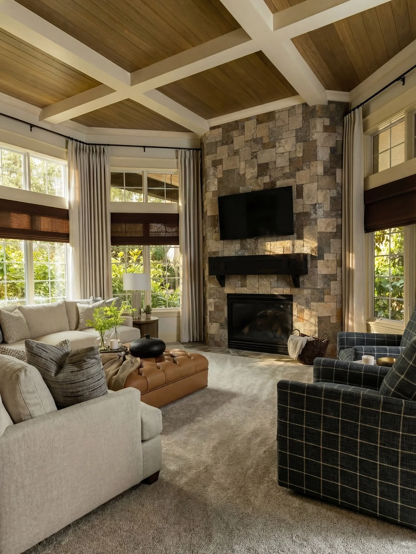 Imagining a quiet morning spent here in the sunlight, drinking a cup of tea before the day begins ☀️

Design: @jennseibgonzalez4 @everythinghomedesigns 
Photo: @indymediaco 

#indyinteriorphotographer #interiorphotographermidwest #interiorphotography