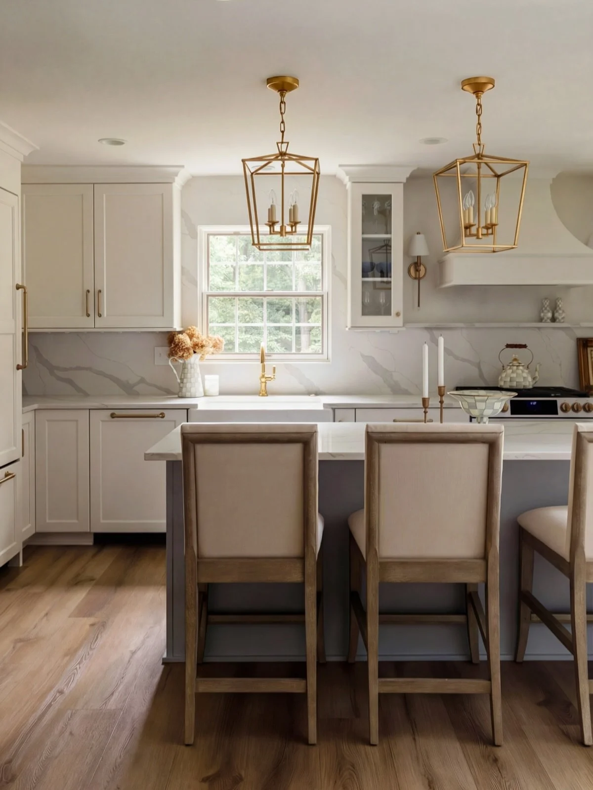 A space that feels just as good at it looks ✨

Design @maeddesignsco 
Cabinetry @indianakitchencompany 
Stone @indy_custom_stone 
Photo @indymediaco 

#interiordesignphotography #kitchendesign #indydesigner #indianapolisdesign #indyphotographer