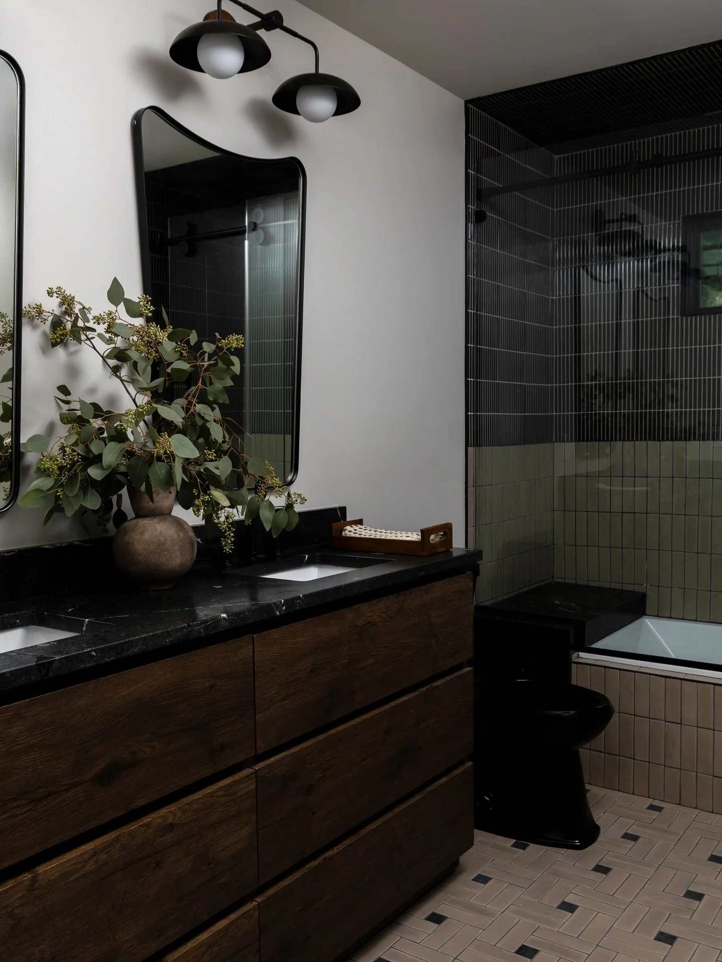 Moody main floor bath with a masculine edge 🖤

Designer @josiekeainteriors 
Lighting @worleyslighting 
Fixtures @kohlerindy 
Tile @virginiatilecompany 
Photo @indymediaco 

#IndianaInteriorDesign #IndianaInteriorPhotographer #InteriorDesignPhotograp