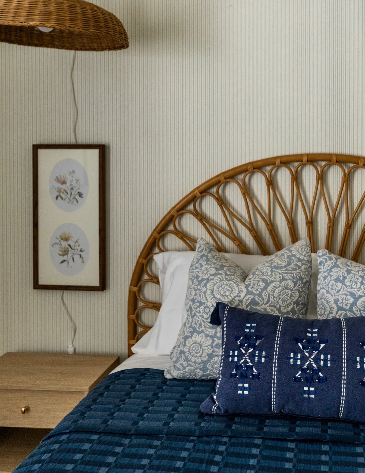 Design forward details in a guest bedroom 

Design @goodhostco 
Photo @indymediaco 

#indyphotographer #indyinteriordesigner #interiordesignphotography #midwestinteriors #midwestairbnb