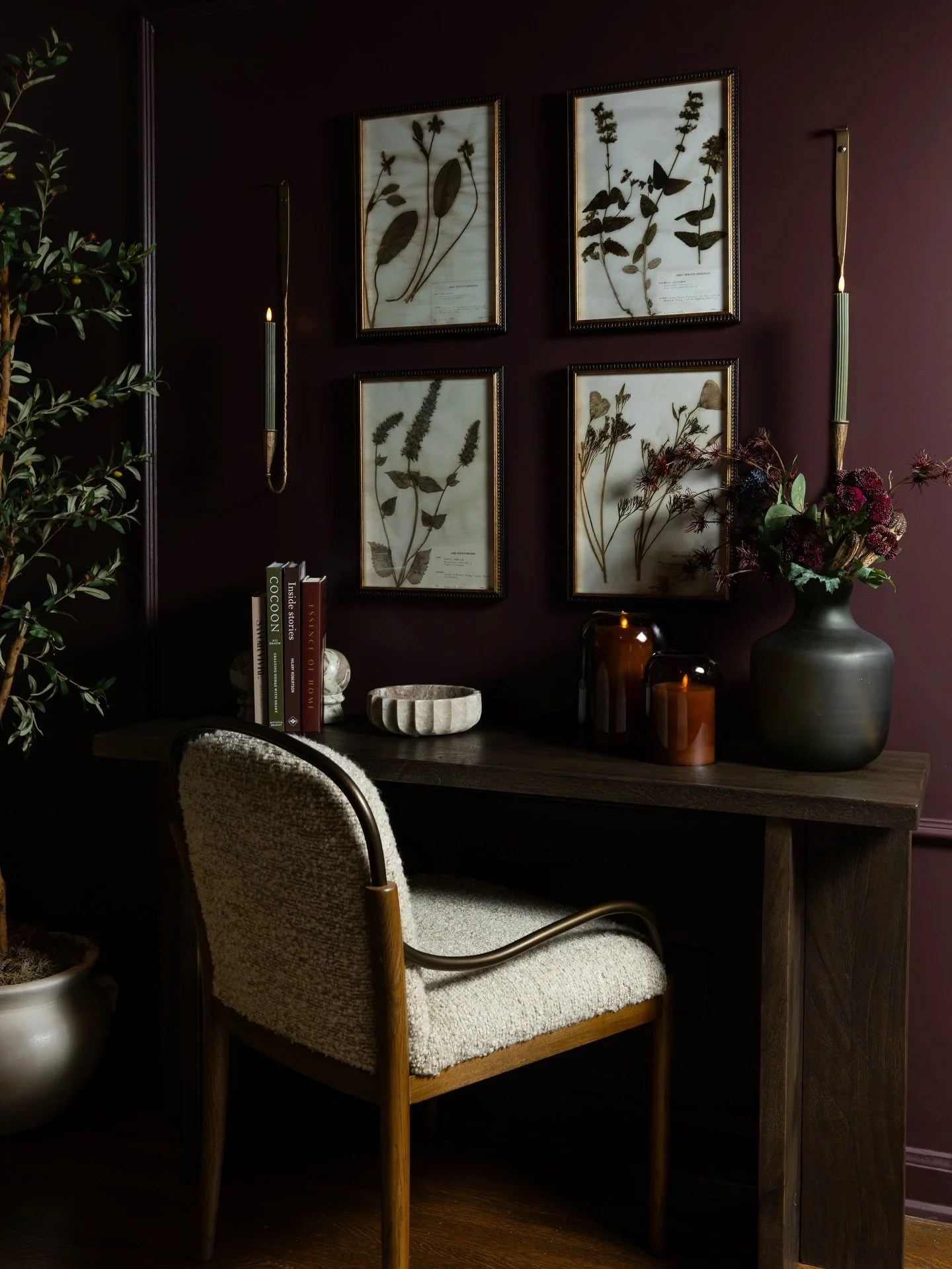 🕯️A peek into the Woodland Grove Suite, a guest oasis at @showhouseindy designed by @maeddesignsco 

More images of this award winning design coming soon ✨

Design @maeddesignsco 
Photo @indymediaco 
@showhouseindy 

#indianadesignphotographer #indy