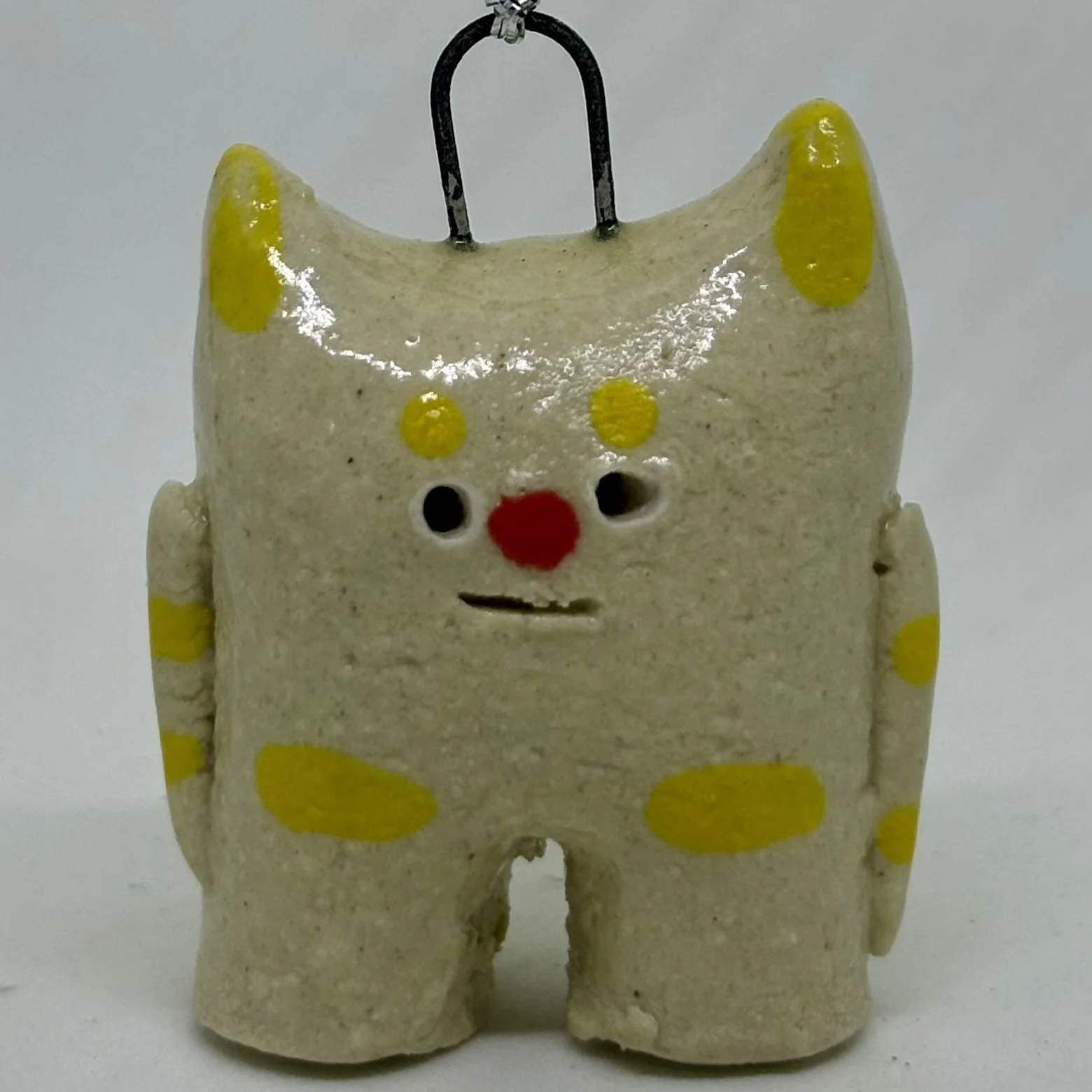 Shortie - Cat-head with yellow stripe on back