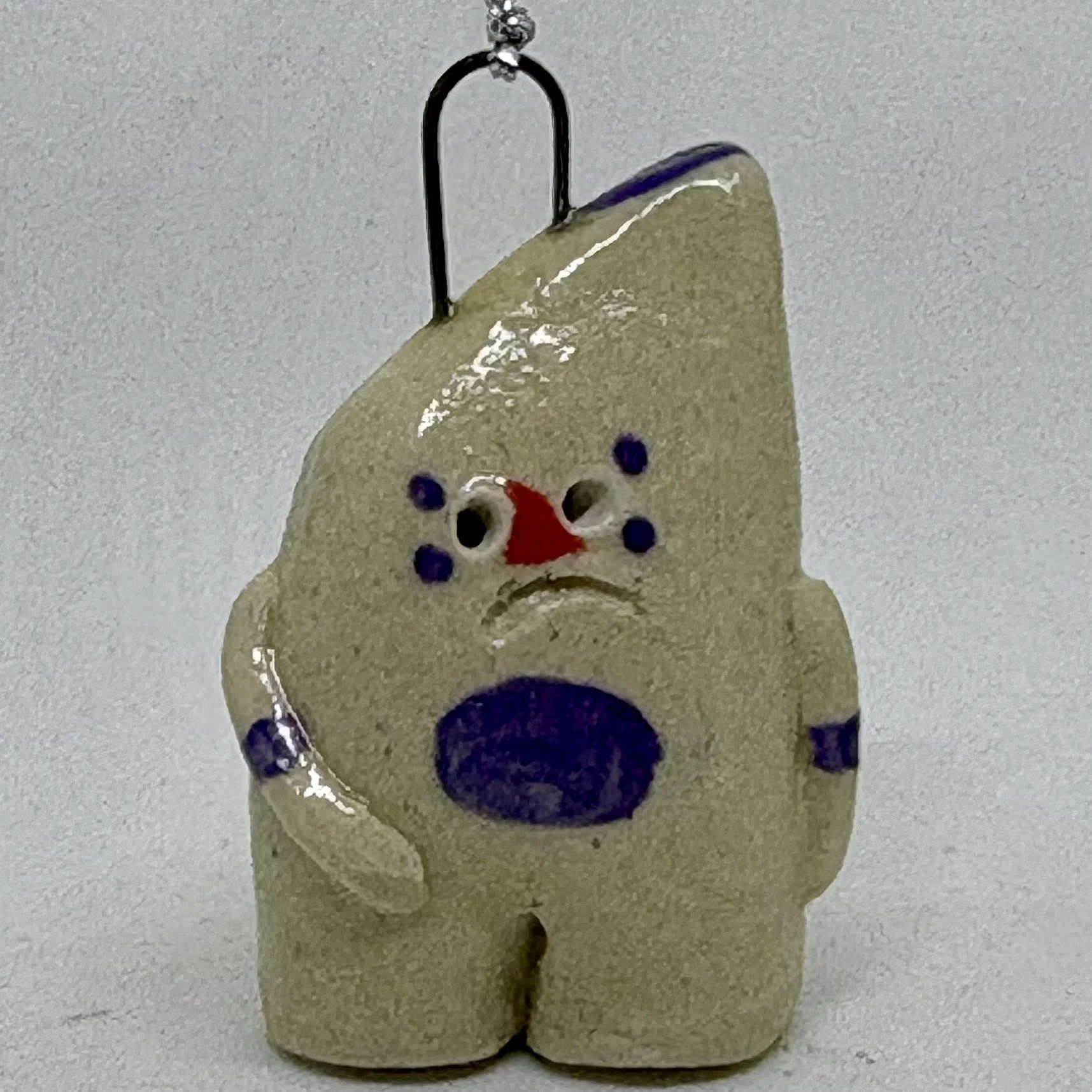 Shortie - Point-head with purple bracelets