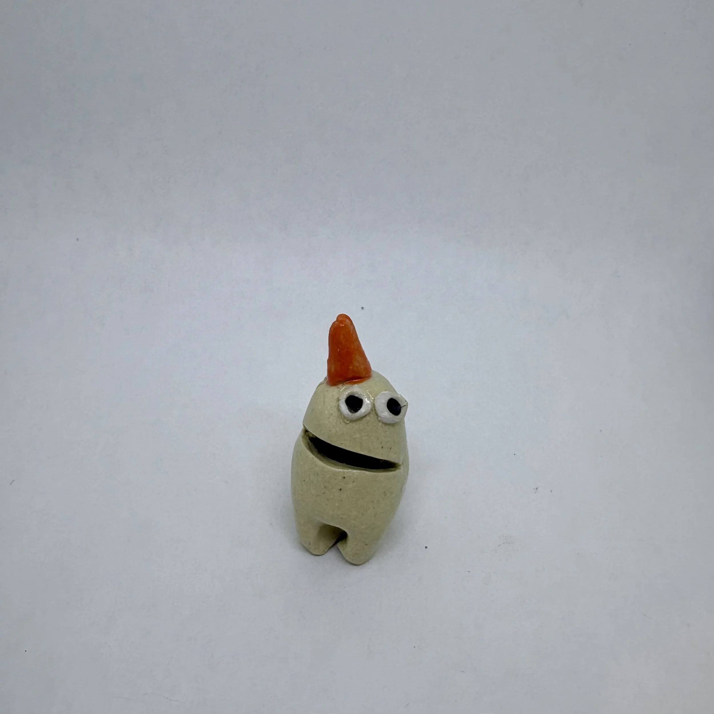 Tiny monster - white with orange horn