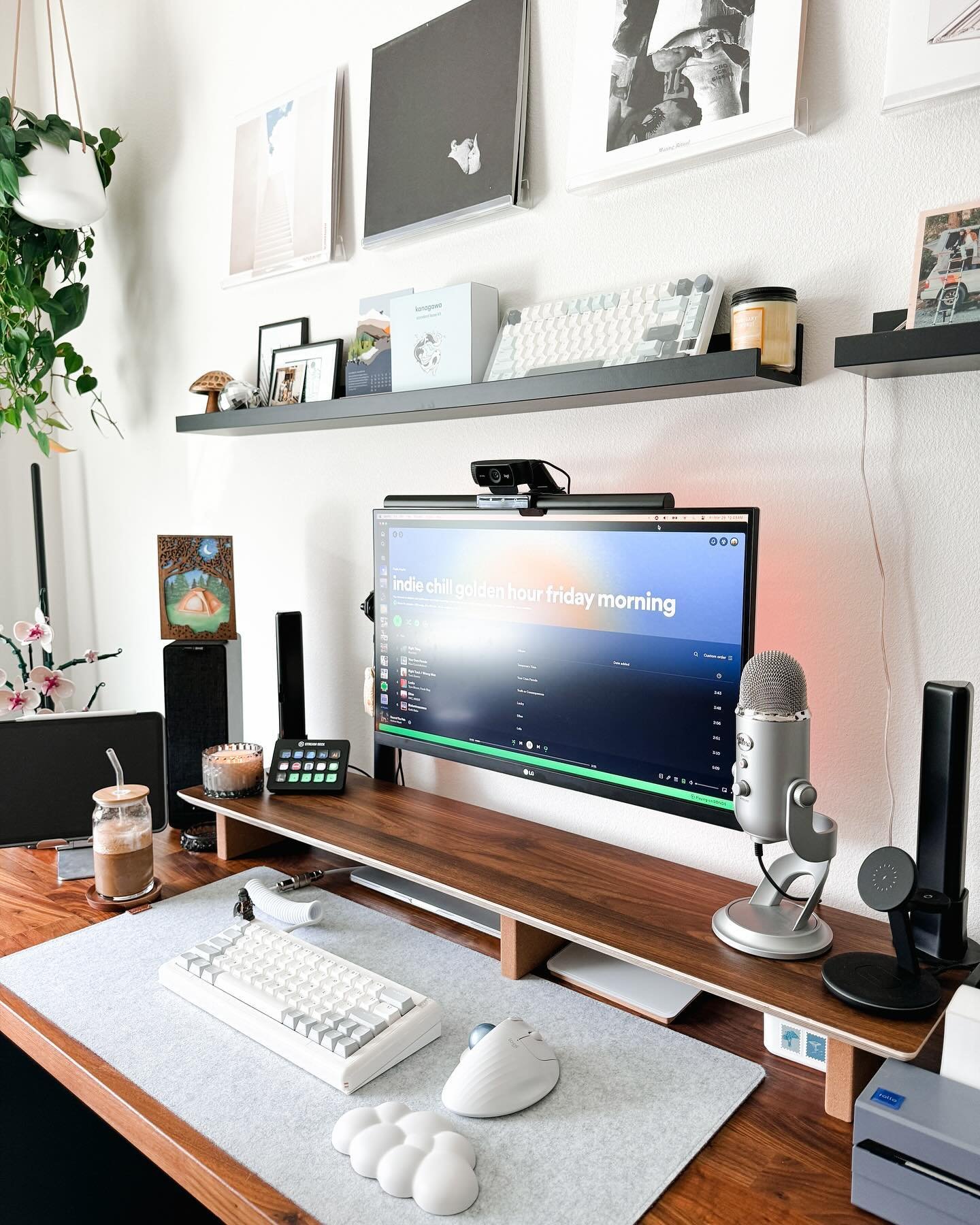 according to @spotify, it&rsquo;s an indie chill golden hour Friday morning 🌞

#workfromhome #wfhlife #wfhvlog #smallbusinesscheck #smallbizlife #smallbusinessowner #cozysetup #deskterior #deskaesthetic #cozyaesthetic #desksetup #deskdecor #deskgoal