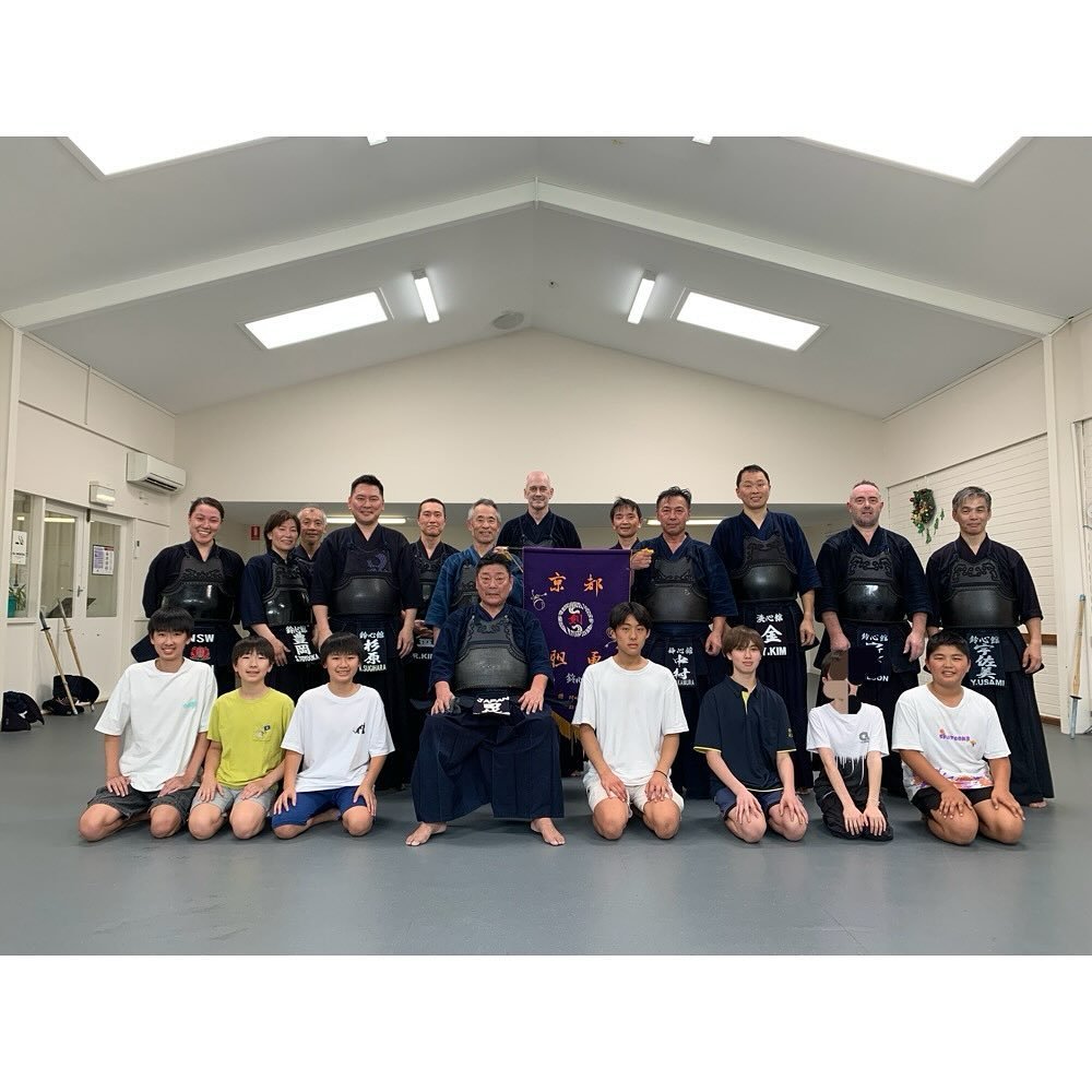 We had the honor of welcoming Junichi Tashiro sensei, Vice President of the Saga Prefecture Kendo Federation, to Reishinkan. 

This marked his first visit to Australia in two years since the pandemic began. His spirit, piercing gaze, and dignified pr