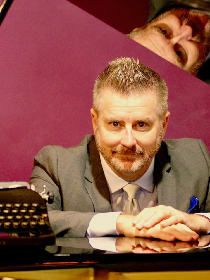 Jazz pianist Dorian Mode live at the Piano Bar