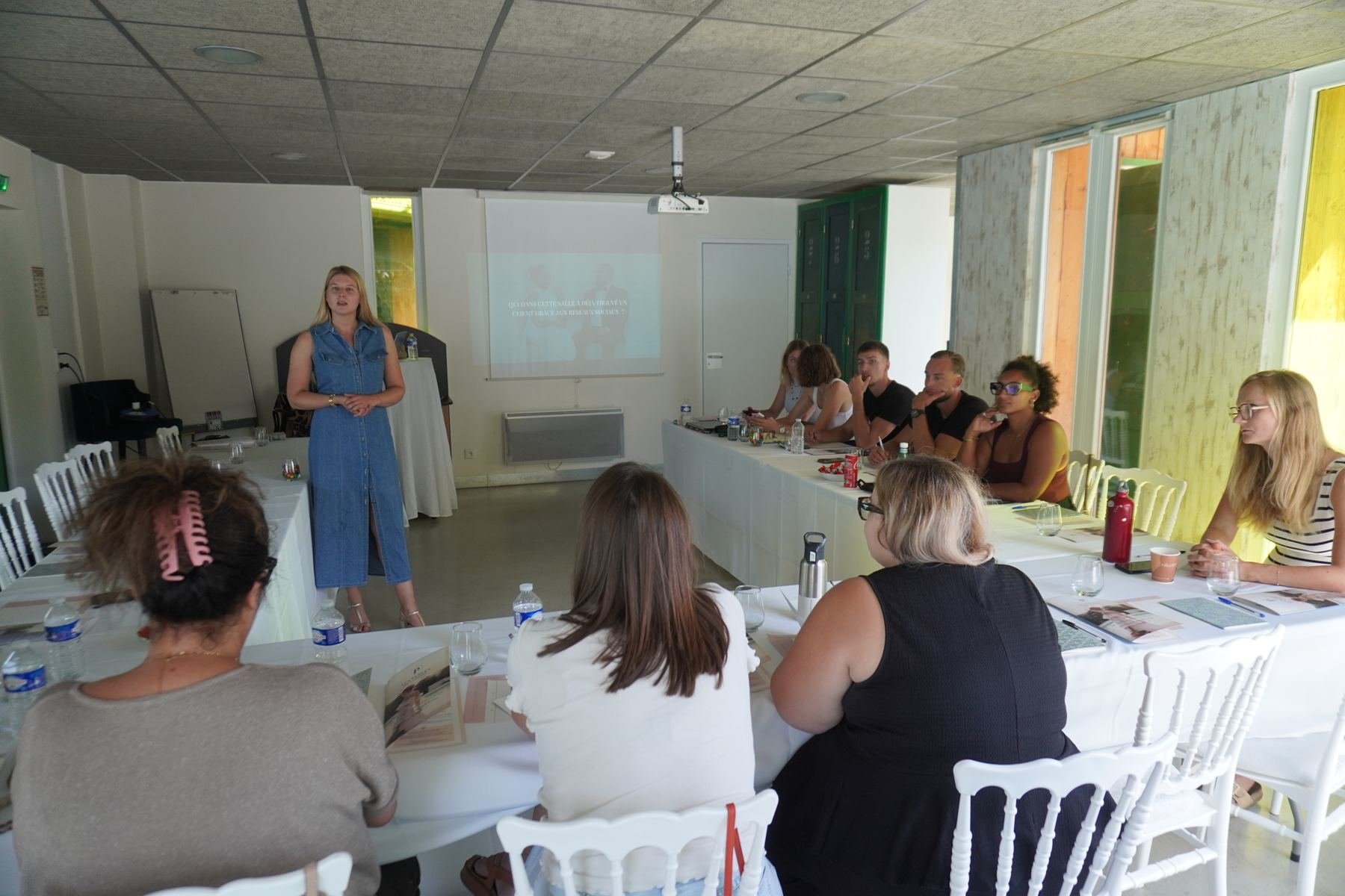 Ludivine Langlois, Digital Mountain Consulting, en formation image de marque auprès des professionnels du mariage