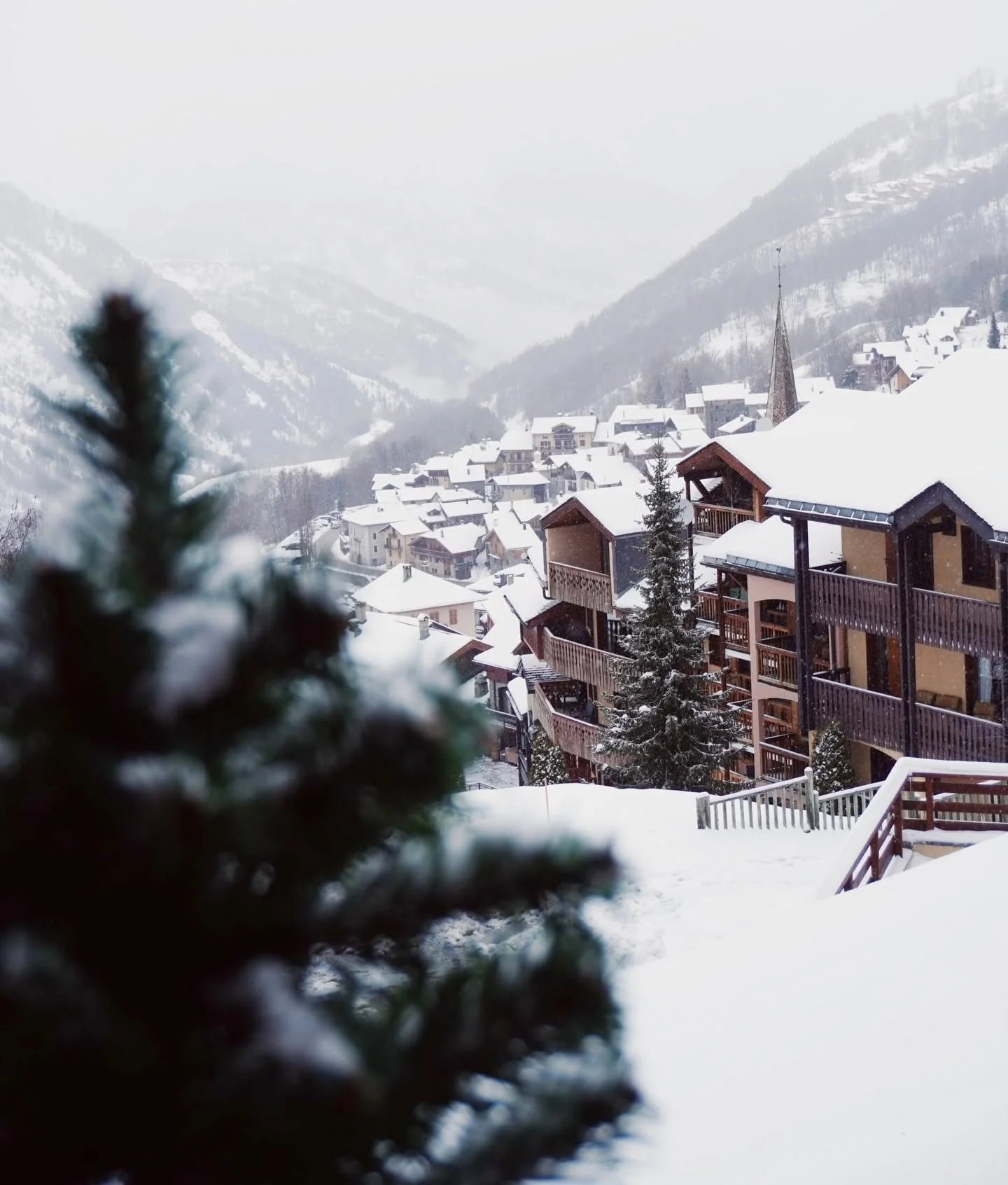Hôtel Saint-Martin, village enneigé vu depuis l'hôtel