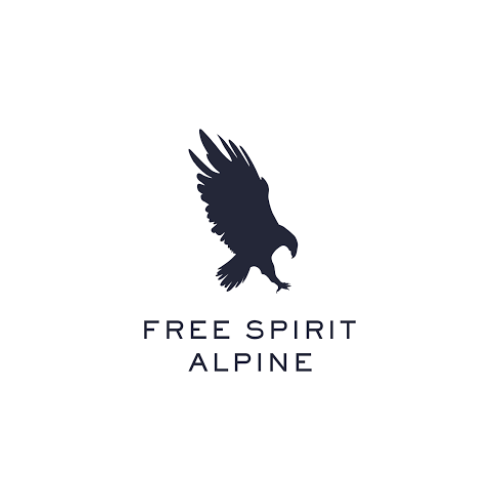 Logo avec un aigle blanc en vol sur un fond noir, avec le texte 'Free Spirit Alpine' en dessous.
