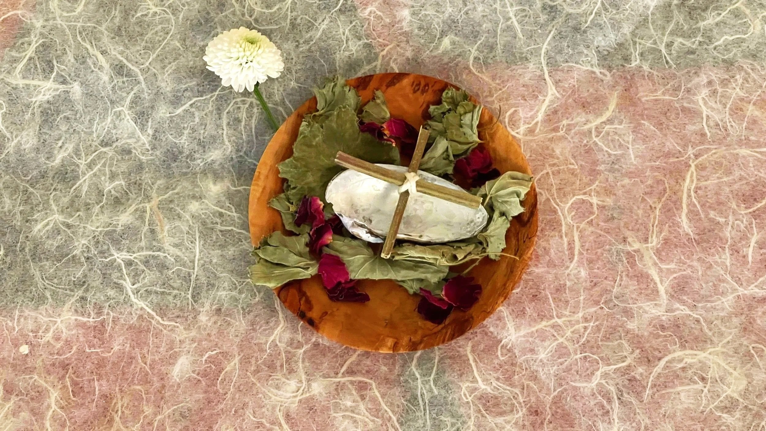 Ritualgaben und Naturmaterialien für innere Wandlung und Neuorientierung