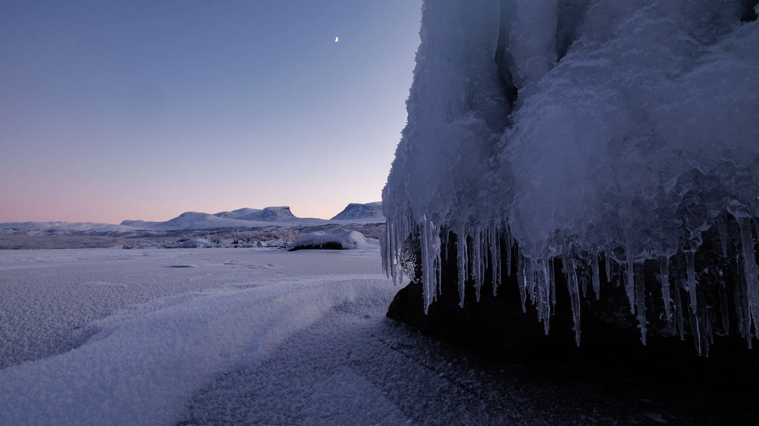 Ice and cold and polar night colours in Abisko