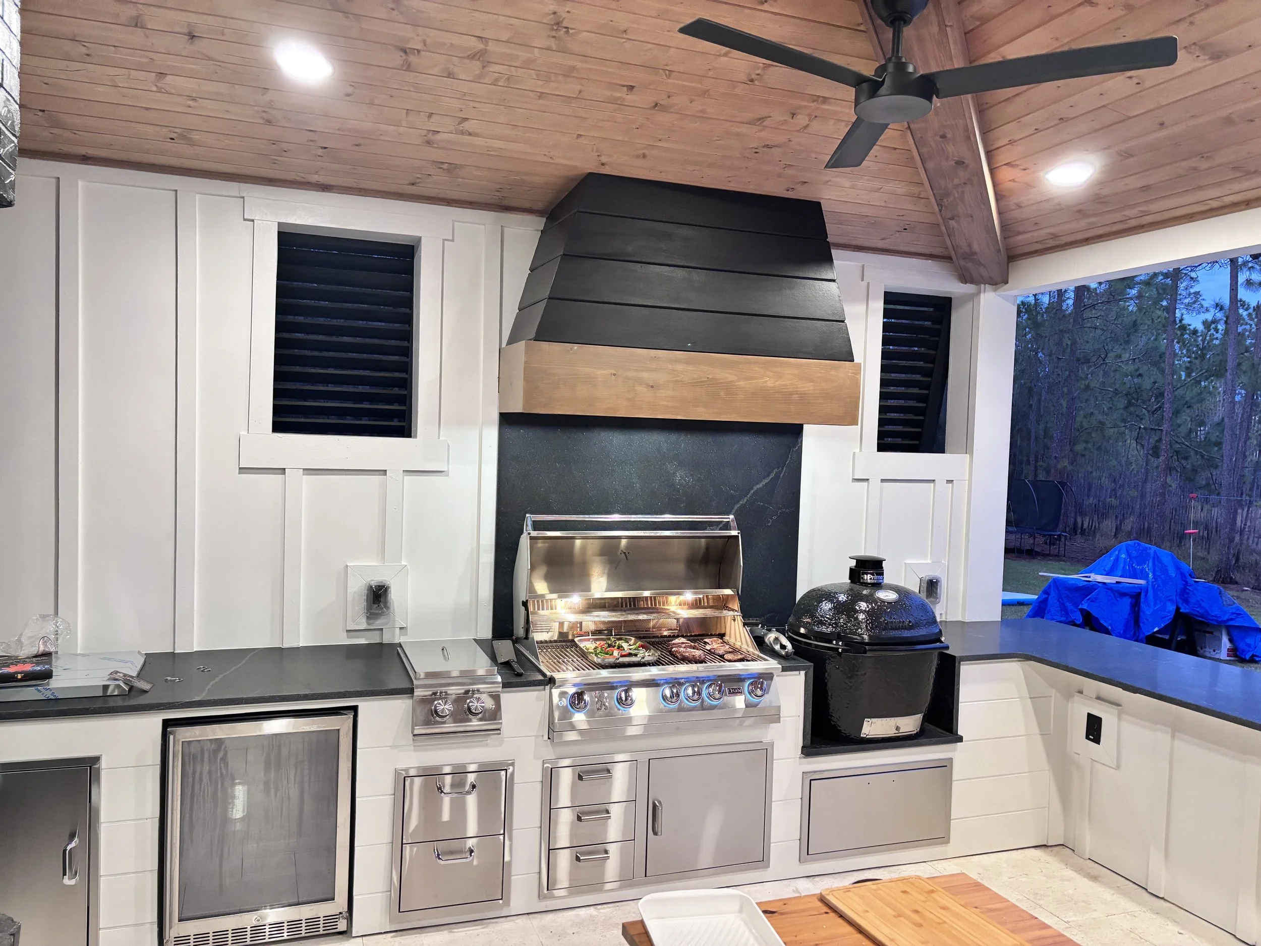 outdoor kitchen.jpg
