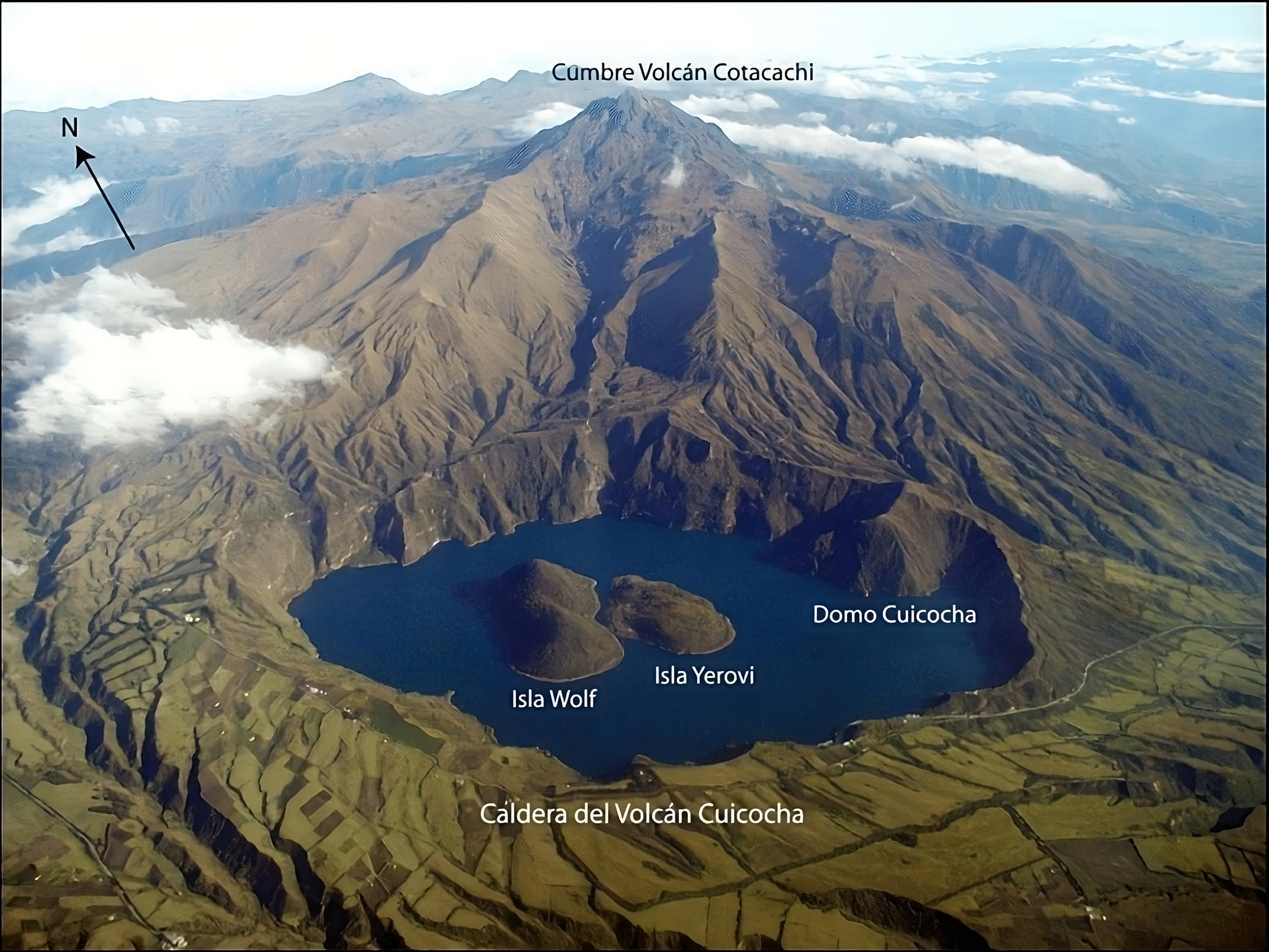 FIGURA-24-Caldera-del-Volcan-Cuicocha-con-su-laguna-y-sus-domos-Atras-se-observa-el-transformed.png