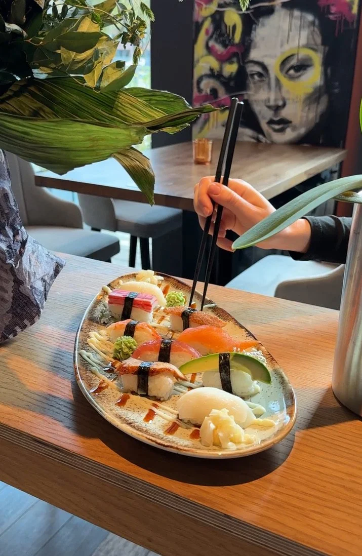 Japanisches Restaurant mit Sushi-Platte