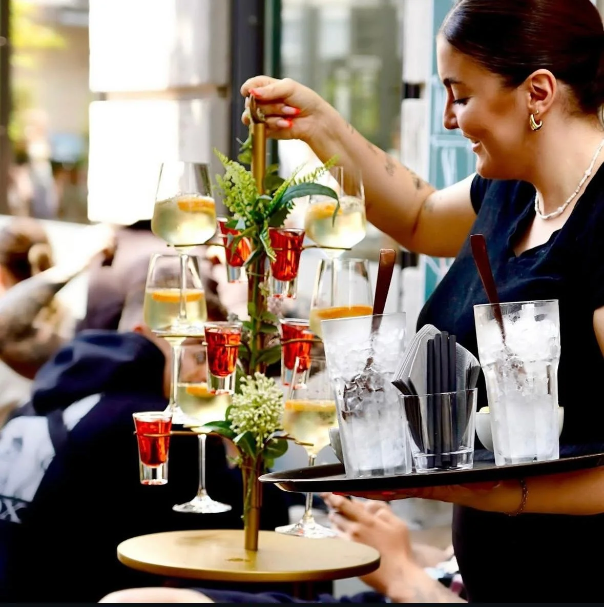 Bunter Aperol Spritz-Tower