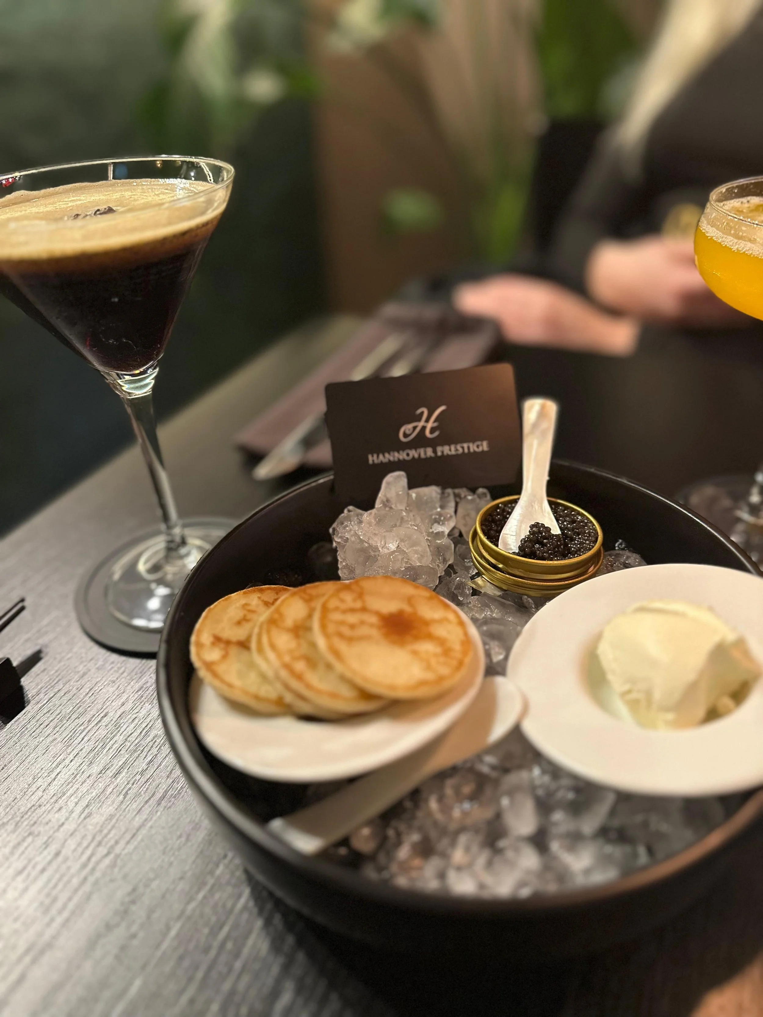 Kaviar und Champagner in edlem Ambiente