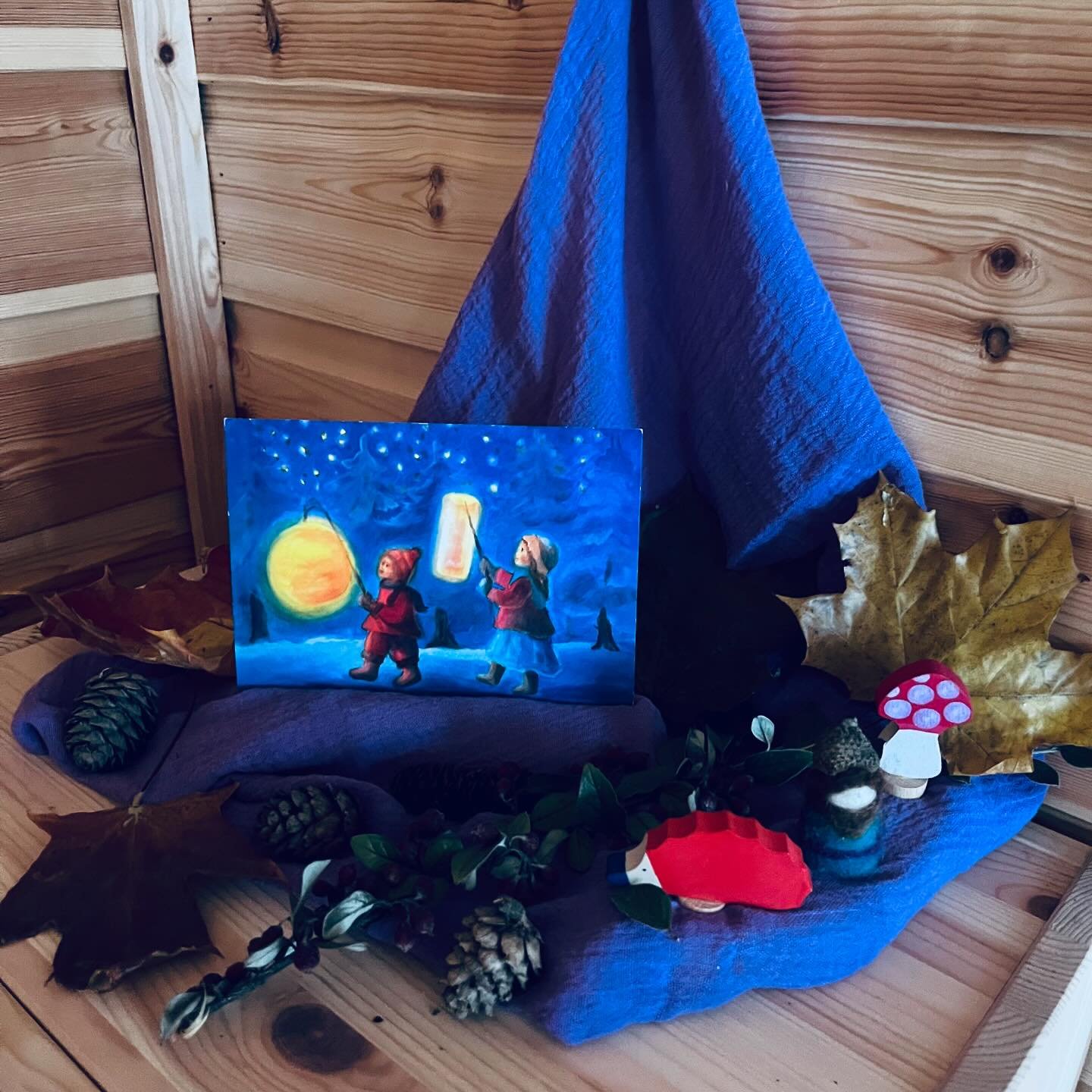 &ldquo;I go with my bright little lantern
My lantern is going with me
In heaven, the stars are shining
On Earth shines my lantern with me
My light shines bright through darkest night
La bim ba la bim ba la bim&ldquo;

#waldorfchildminder
#steinerchil