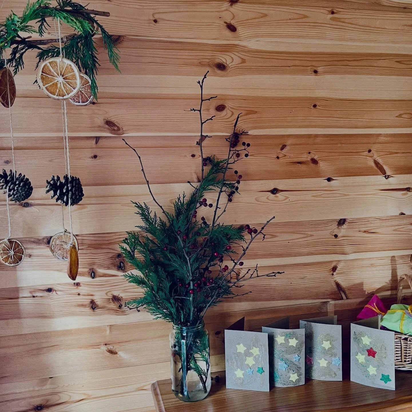 December is always a short month in the nest but how busy it was! From free play to busy little hands making Christmas cards and special gifts for my hummingbirds to take home - lovely lavender-scented bags, made with care and joy. ✨💜

#waldorfchild