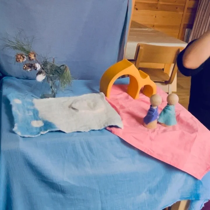 ✨❄️Snippets of our story - a snowy morning, fun in the snow, a snowman coming to life, and sparkles in my hummingbirds&rsquo; eyes ❄️✨
I love how enthusiastically one of my hummingbirds sings the snowflake song in the first clip, adding an extra touc