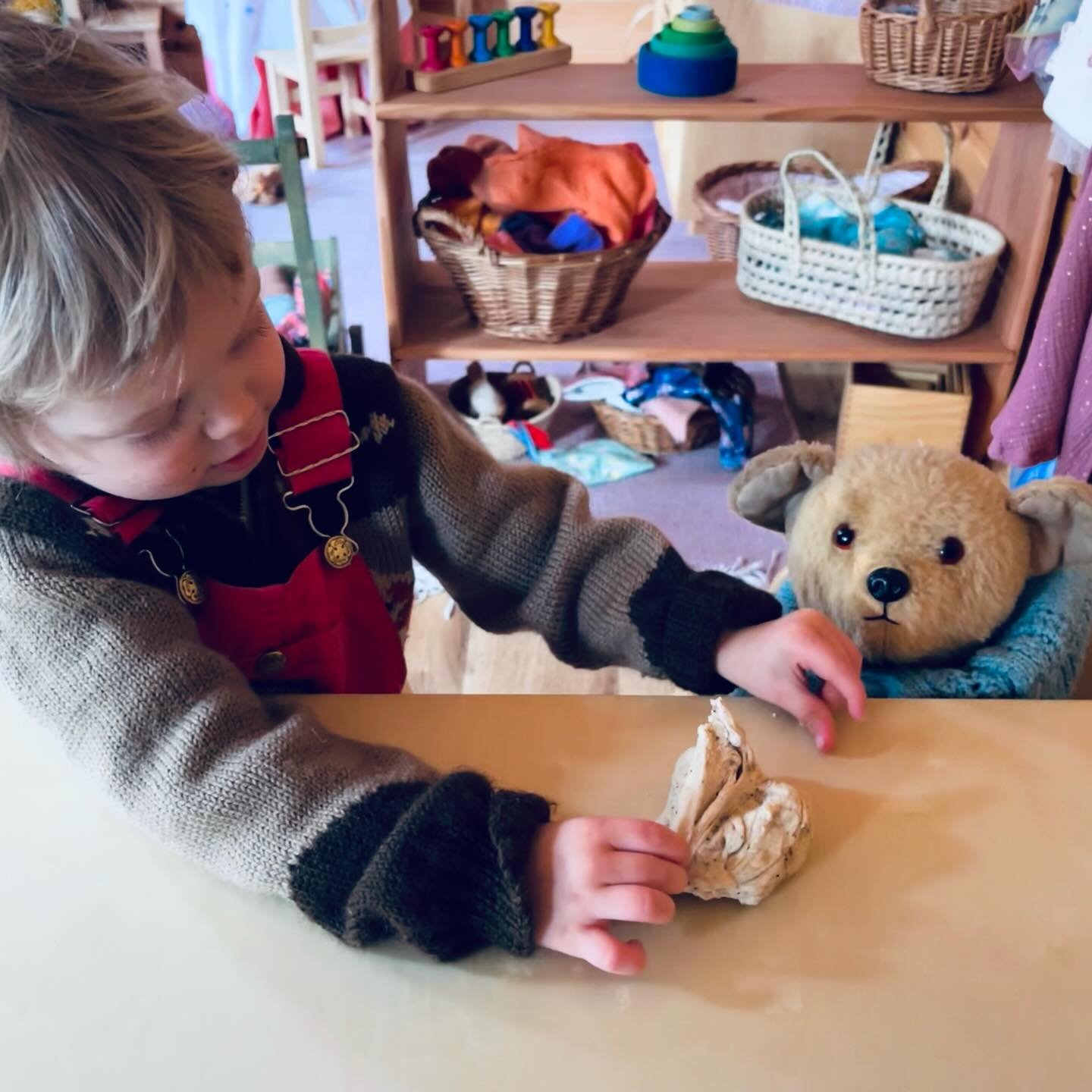 This week we had a special guest at bread day! 🐻 

#waldorfchildminder 
#waldorfearlyyears 
#waldorfuk
#eyfs 
#breadday