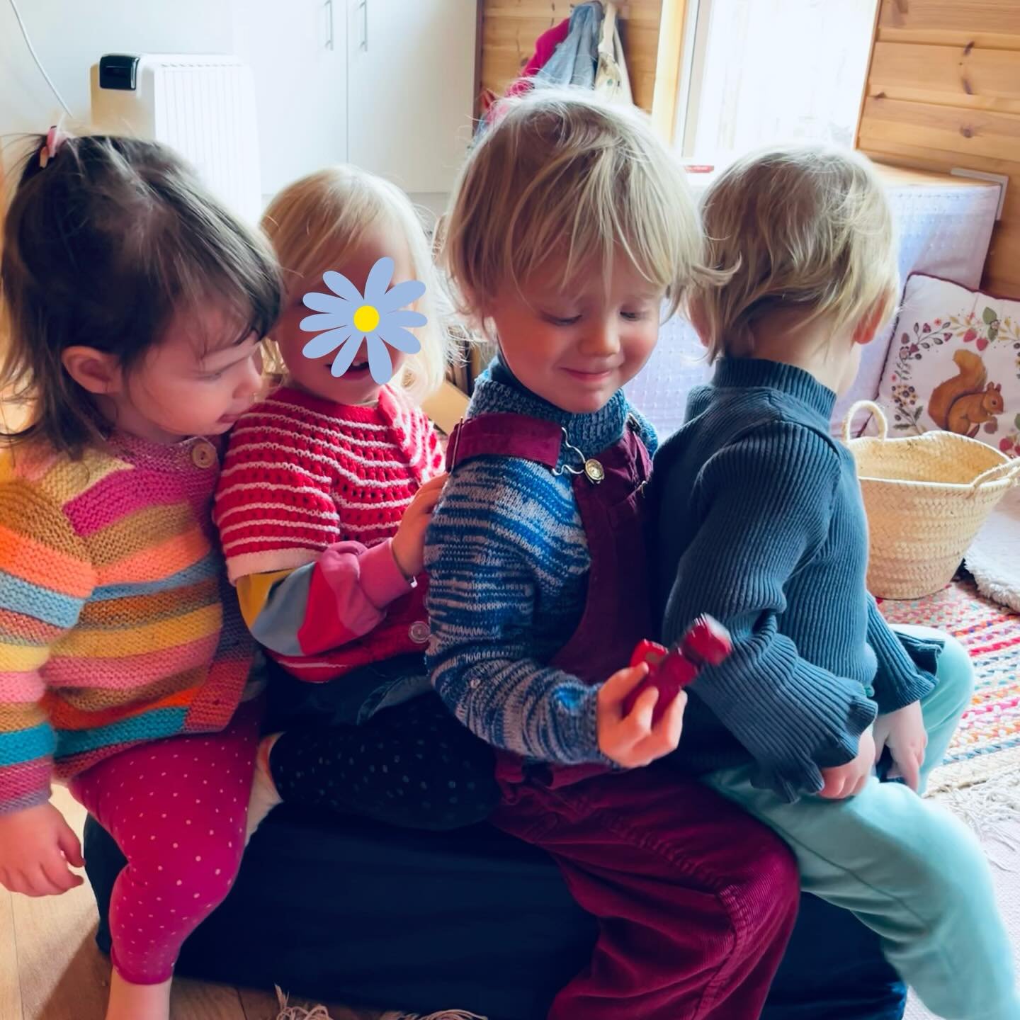 The beauty of the simplest moments 💛🌈

#waldorfchilminder
#waldorfearlyyears 
#waldorfchildhood 
#slowchildhood 
#eyfs
