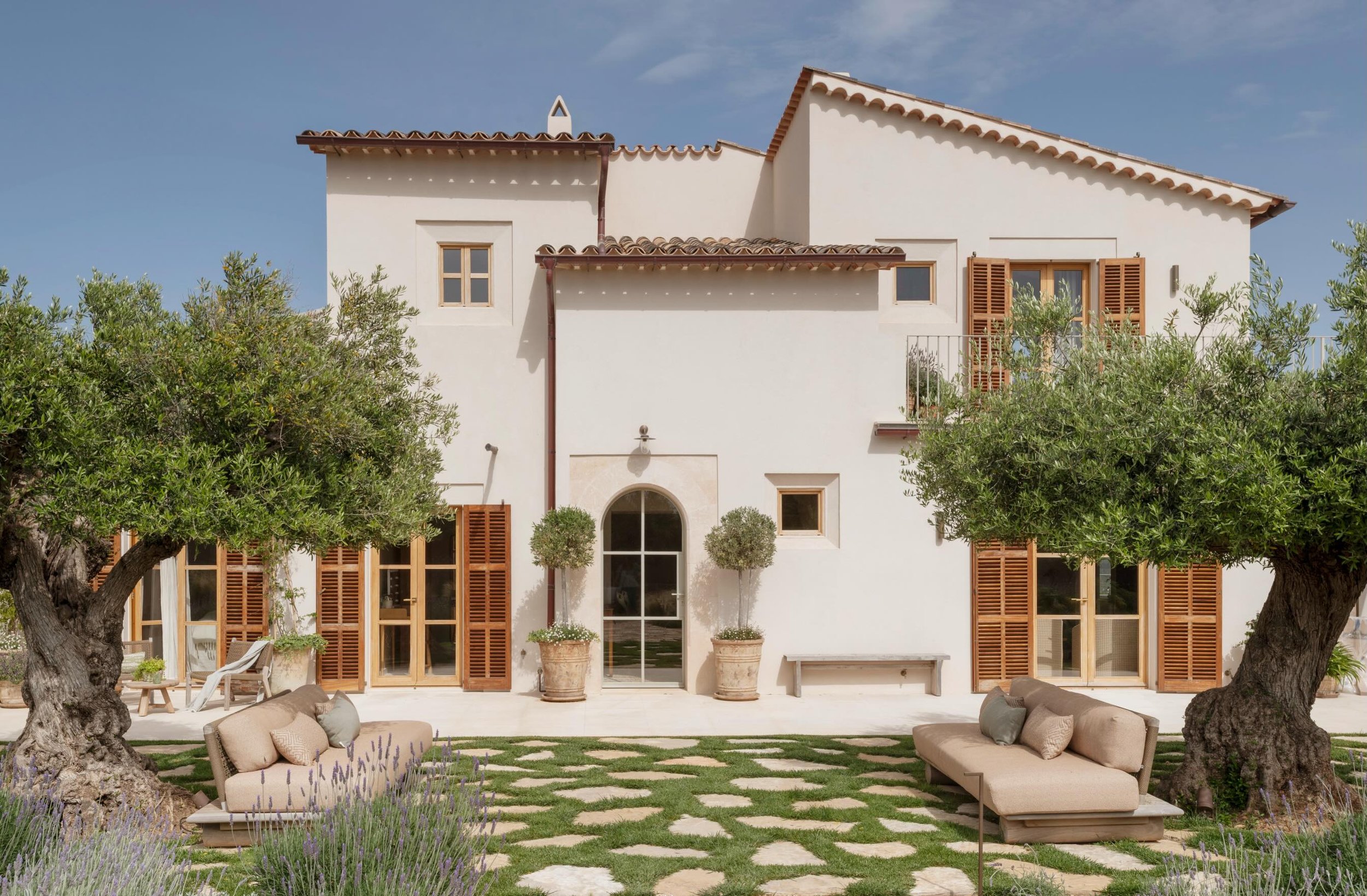 Our clients came to us the moment they found this property in Mallorca and asked us to help them create their home. Set on a hilltop, with sweeping views over the countryside, its potential was clear. We took the casita and made it the singular home 