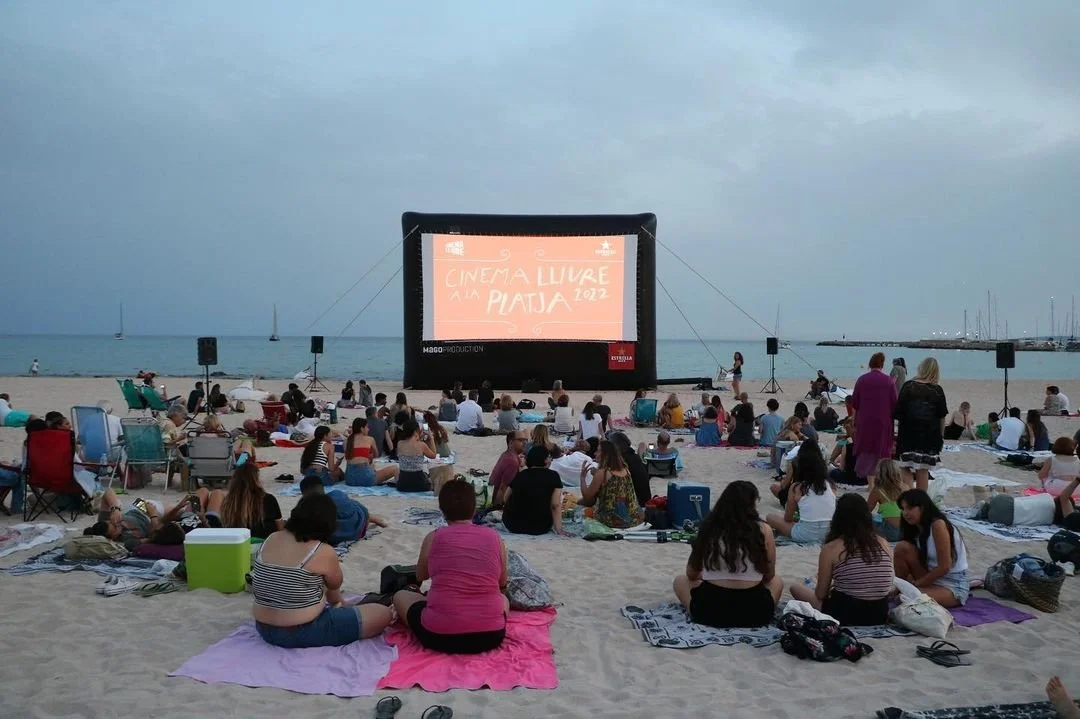Cinema Lliure 2025: Cine gratuito frente al mar en las playas de Catalunya