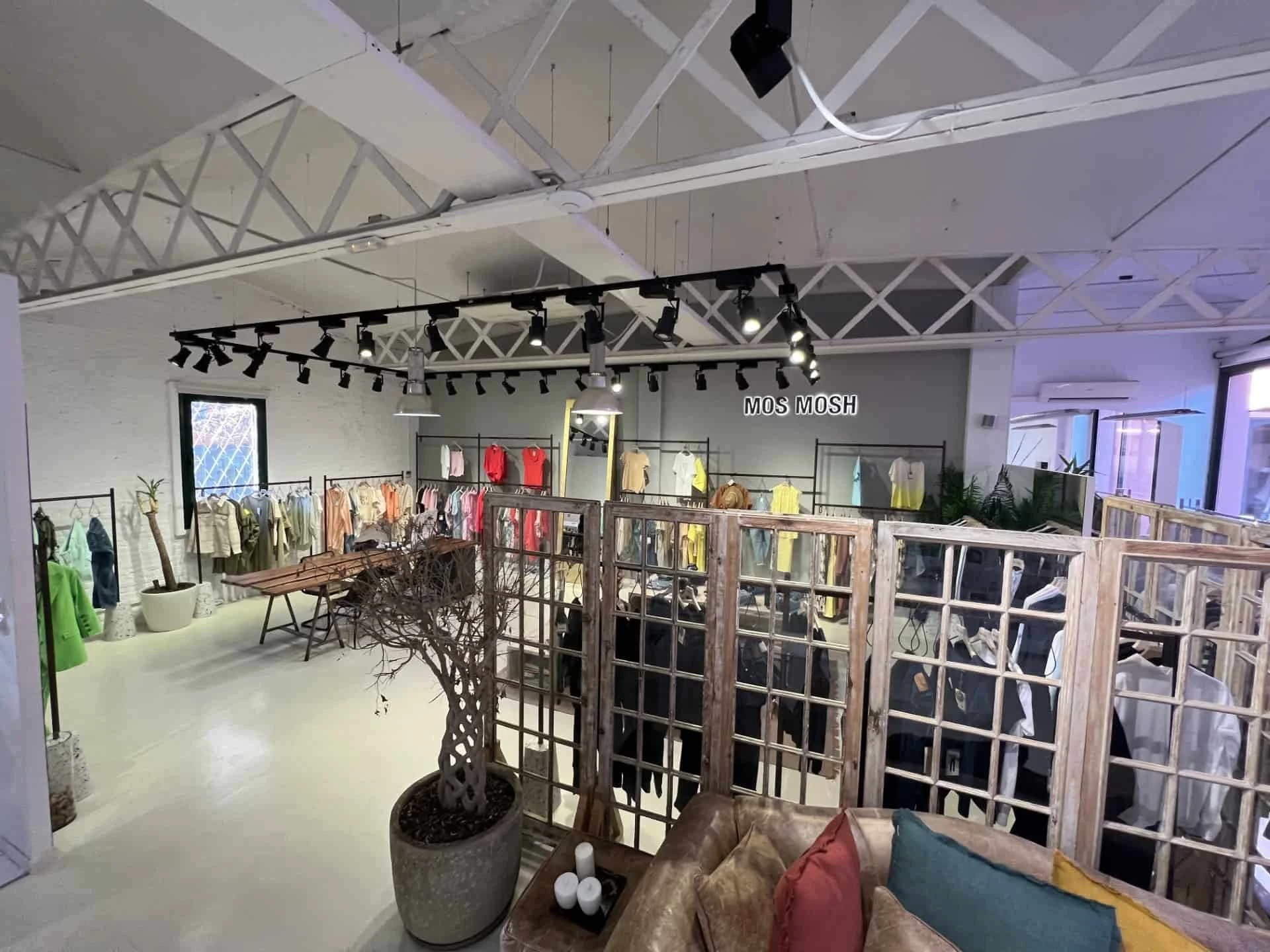 bibav showroom-min.jpeg