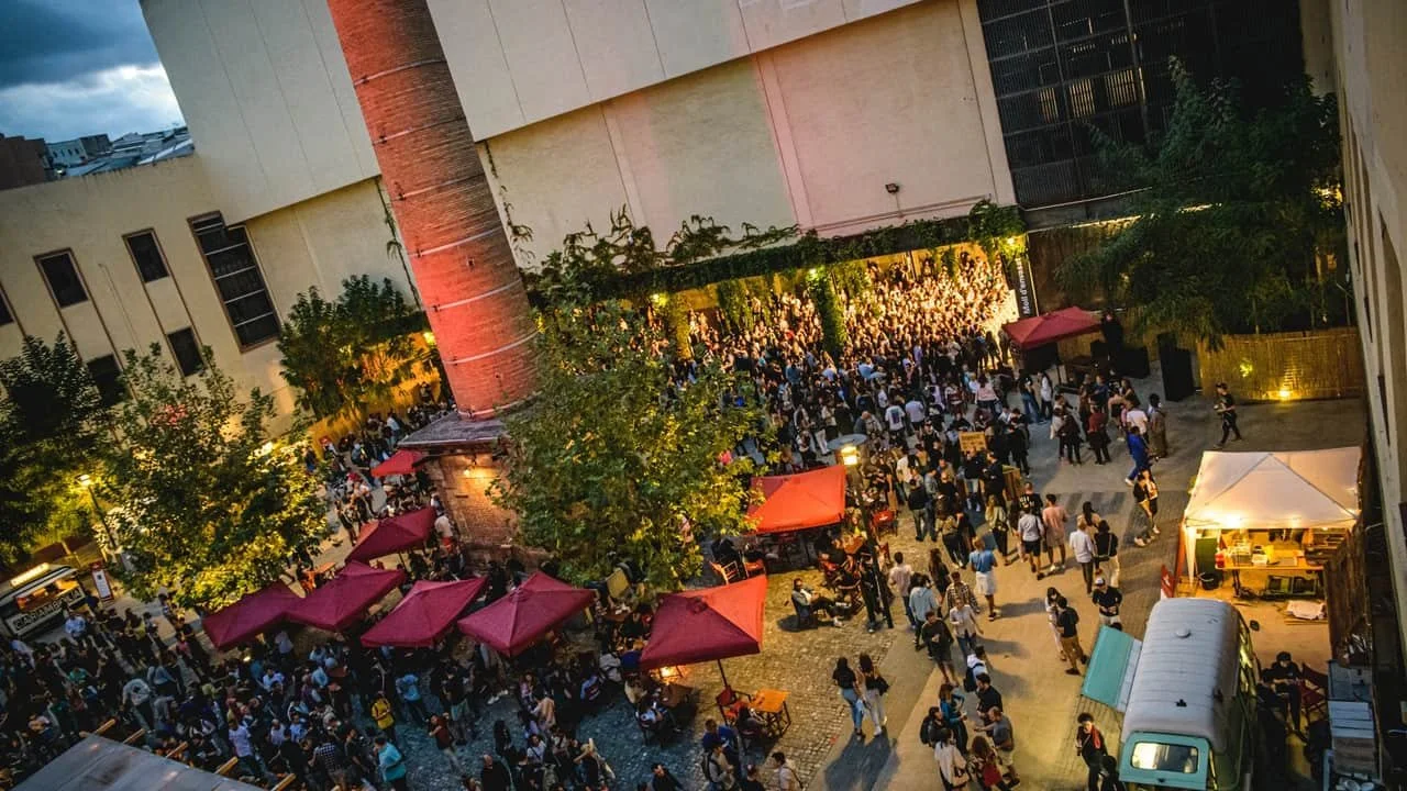 patio-interior-antigua-fabrica-estrella-damm-barcelona_69 (1).jpg